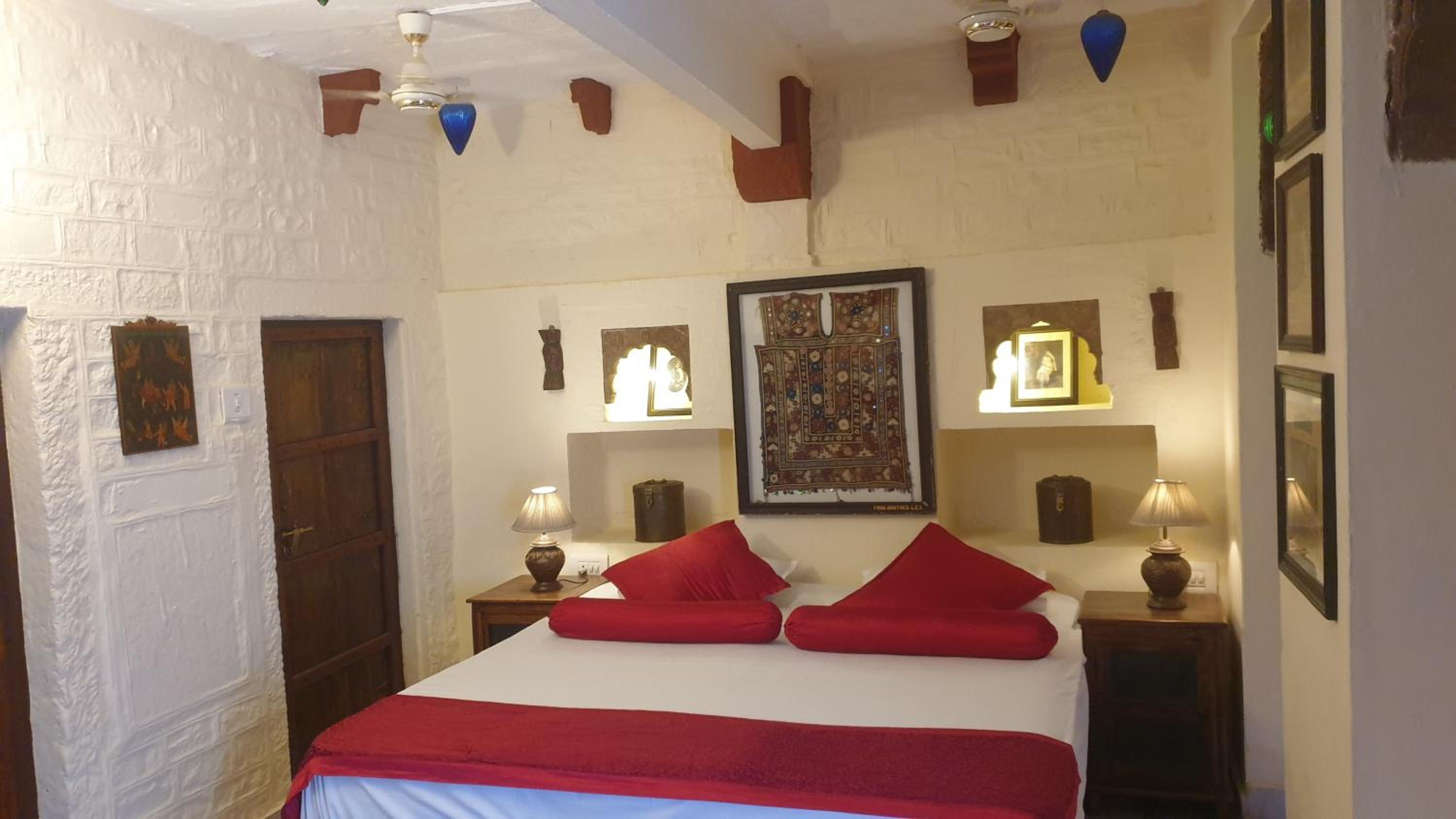 King Suite with Balcony - Photo 8