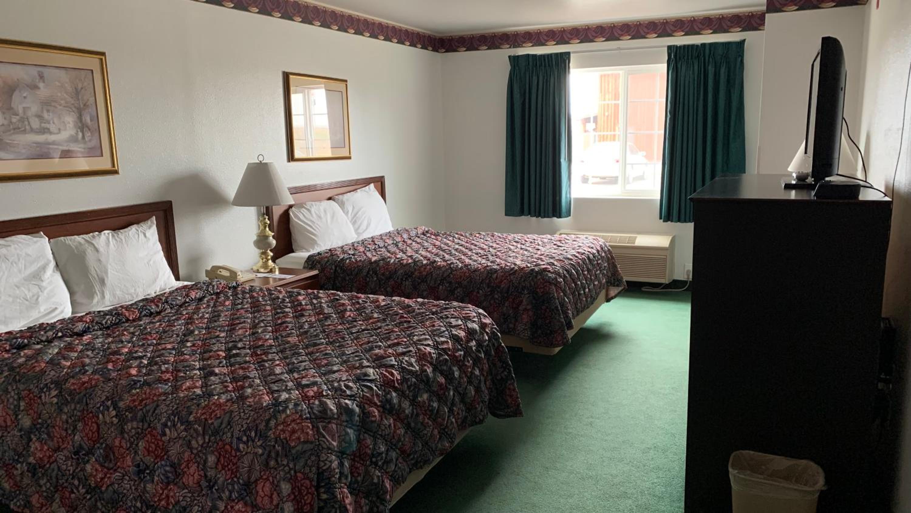 Queen Room with Two Queen Beds - Non-Smoking - Photo 1