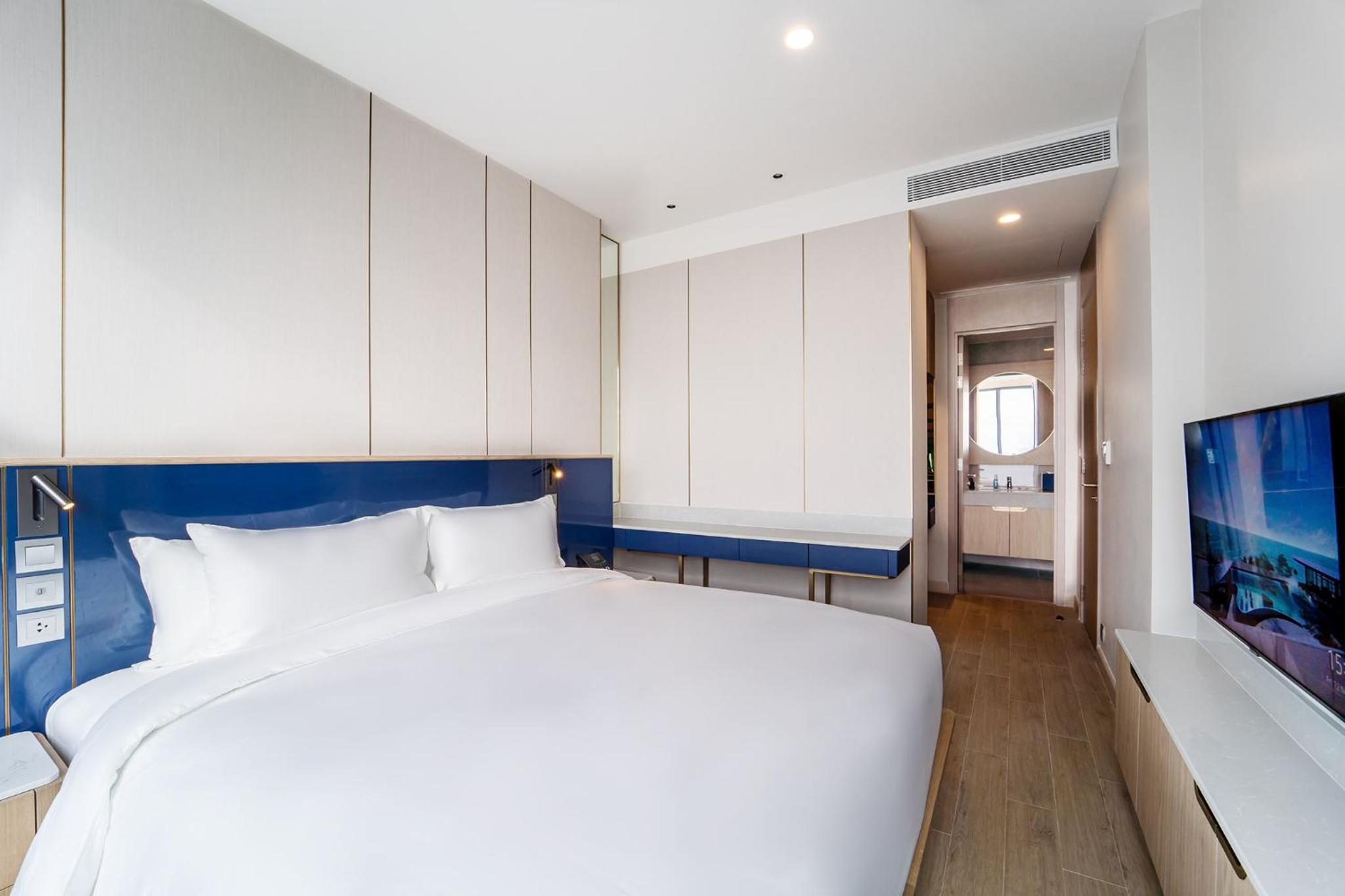 One Bedroom King Suite - Photo 4