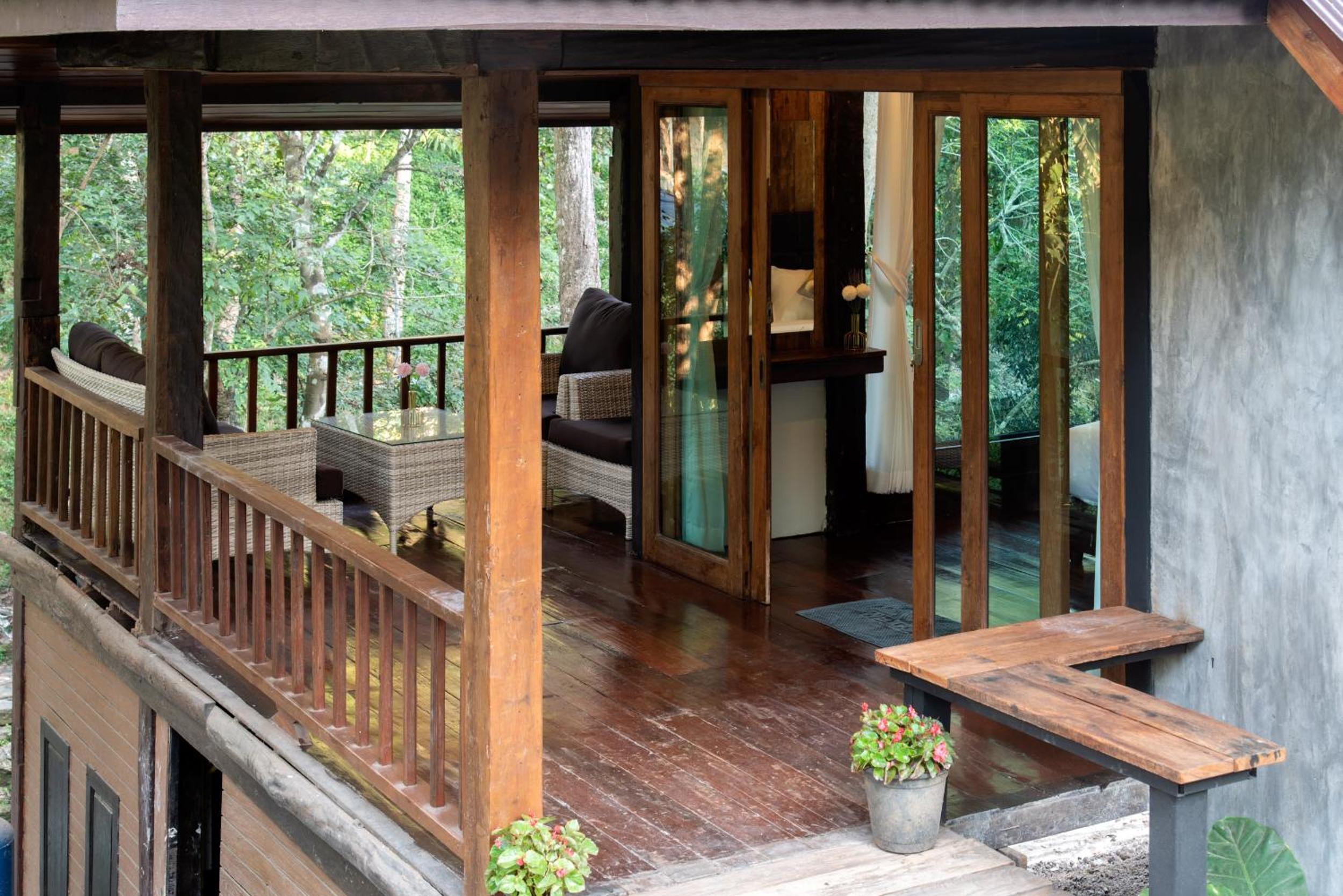 Deluxe Family Room - Photo 8