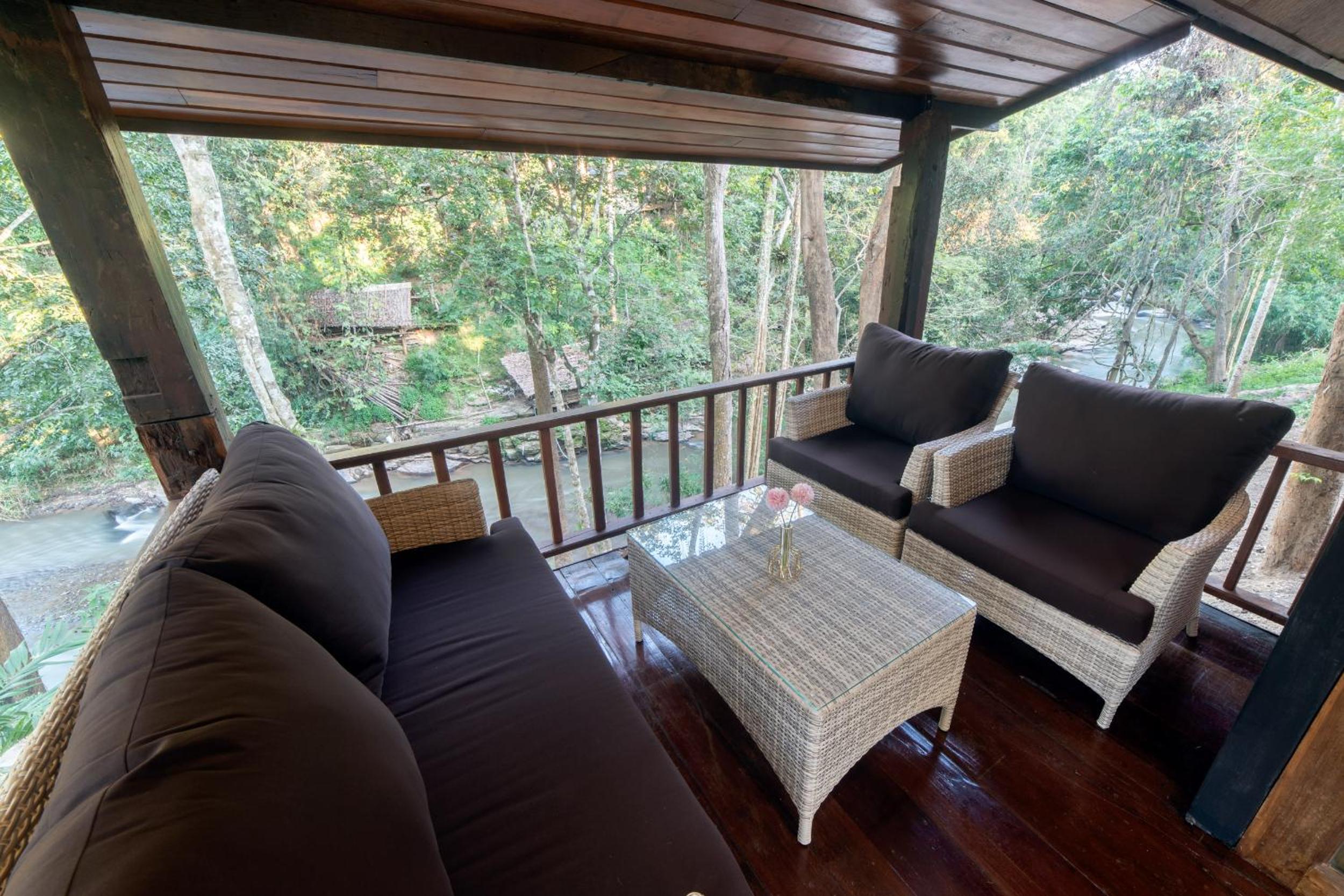Deluxe Family Room - Photo 7