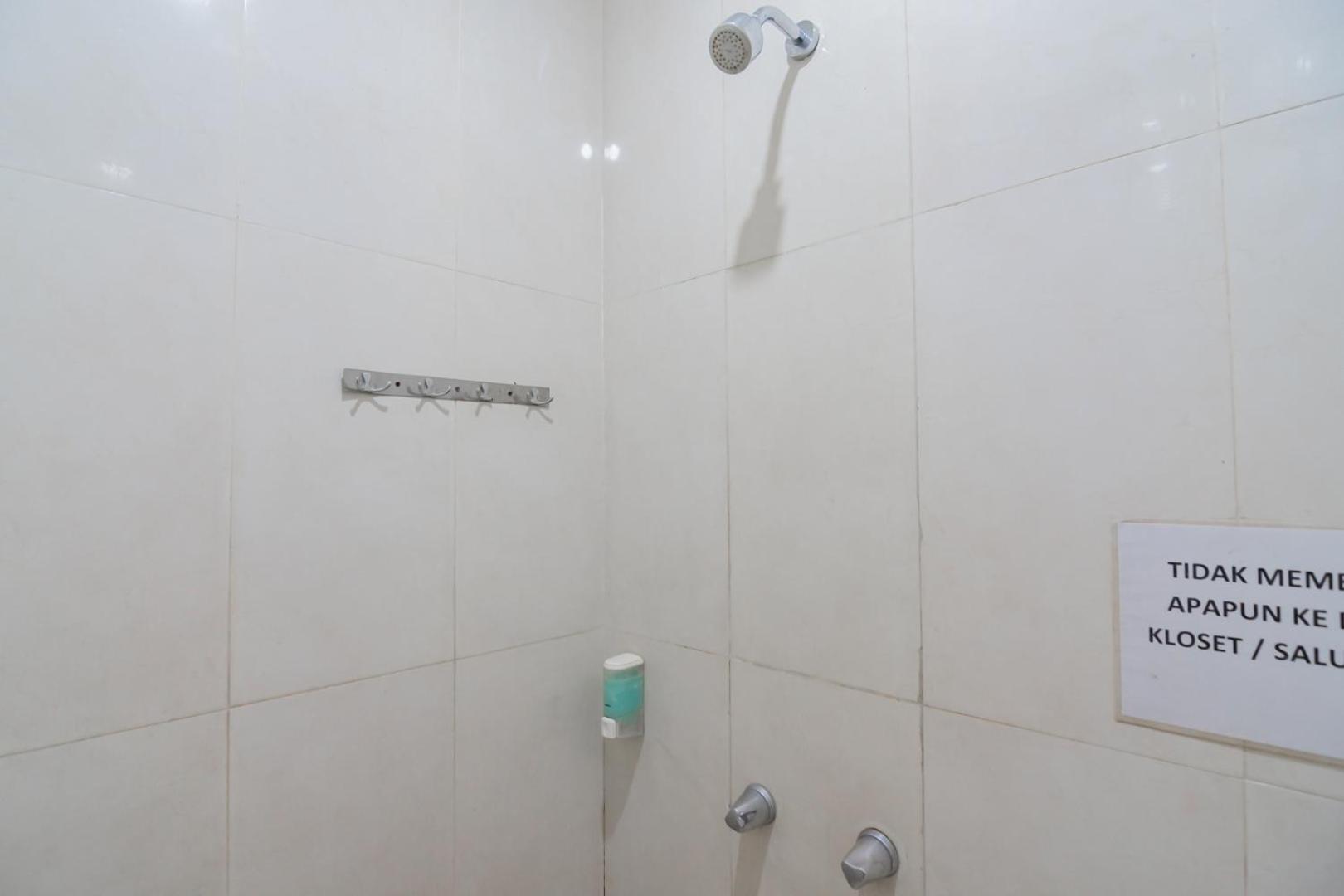 Standard Double Room - Photo 9