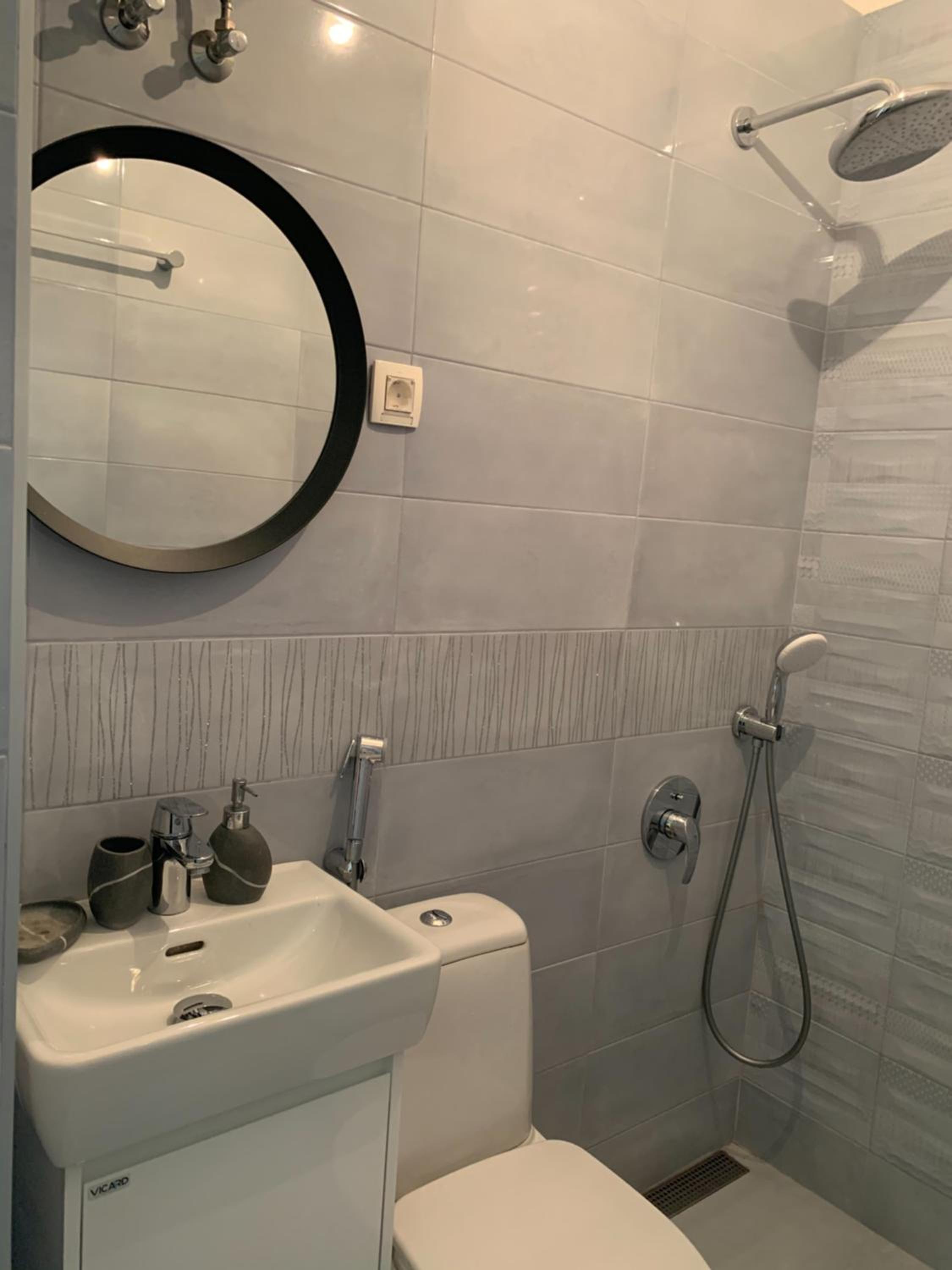 Twin Room with Private Bathroom - Photo 5