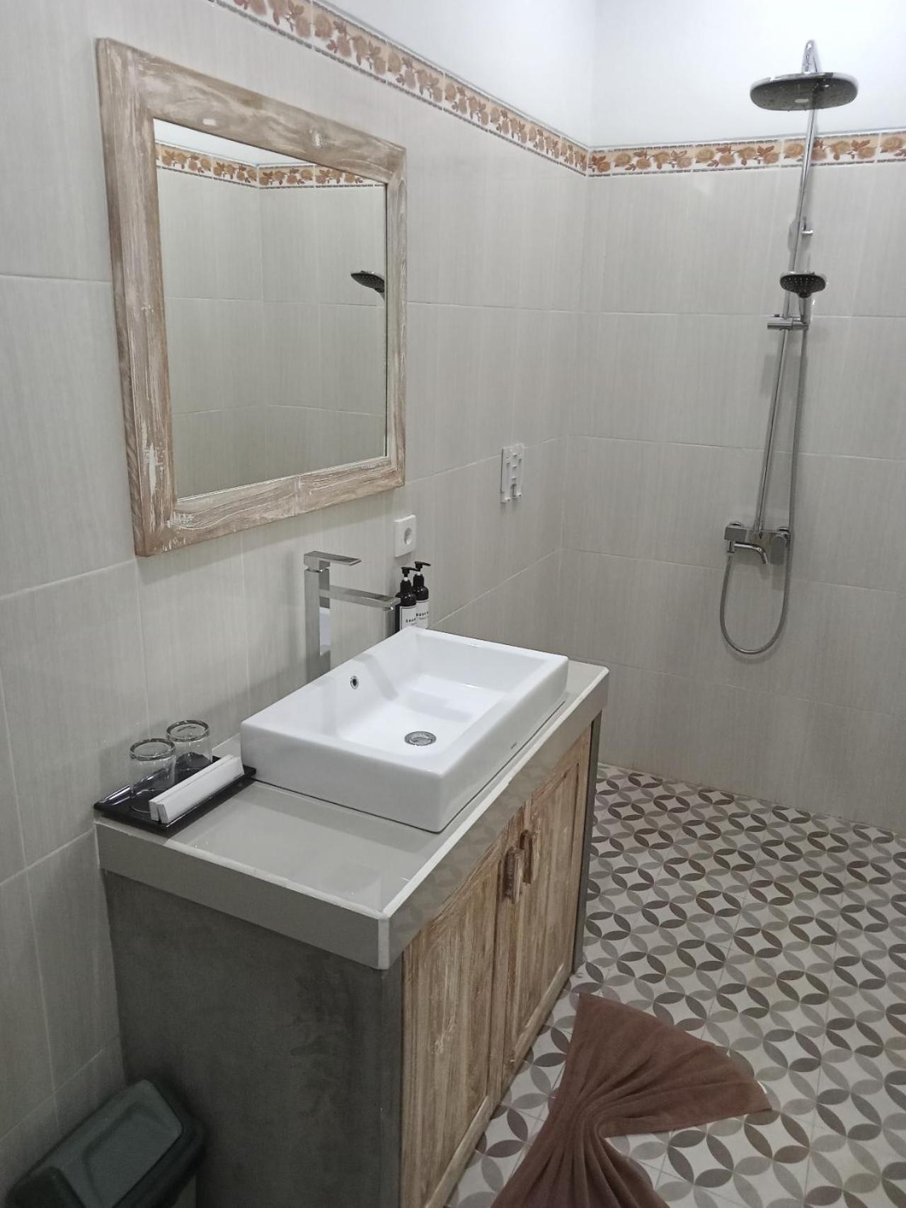 Standard Double Room - Photo 2