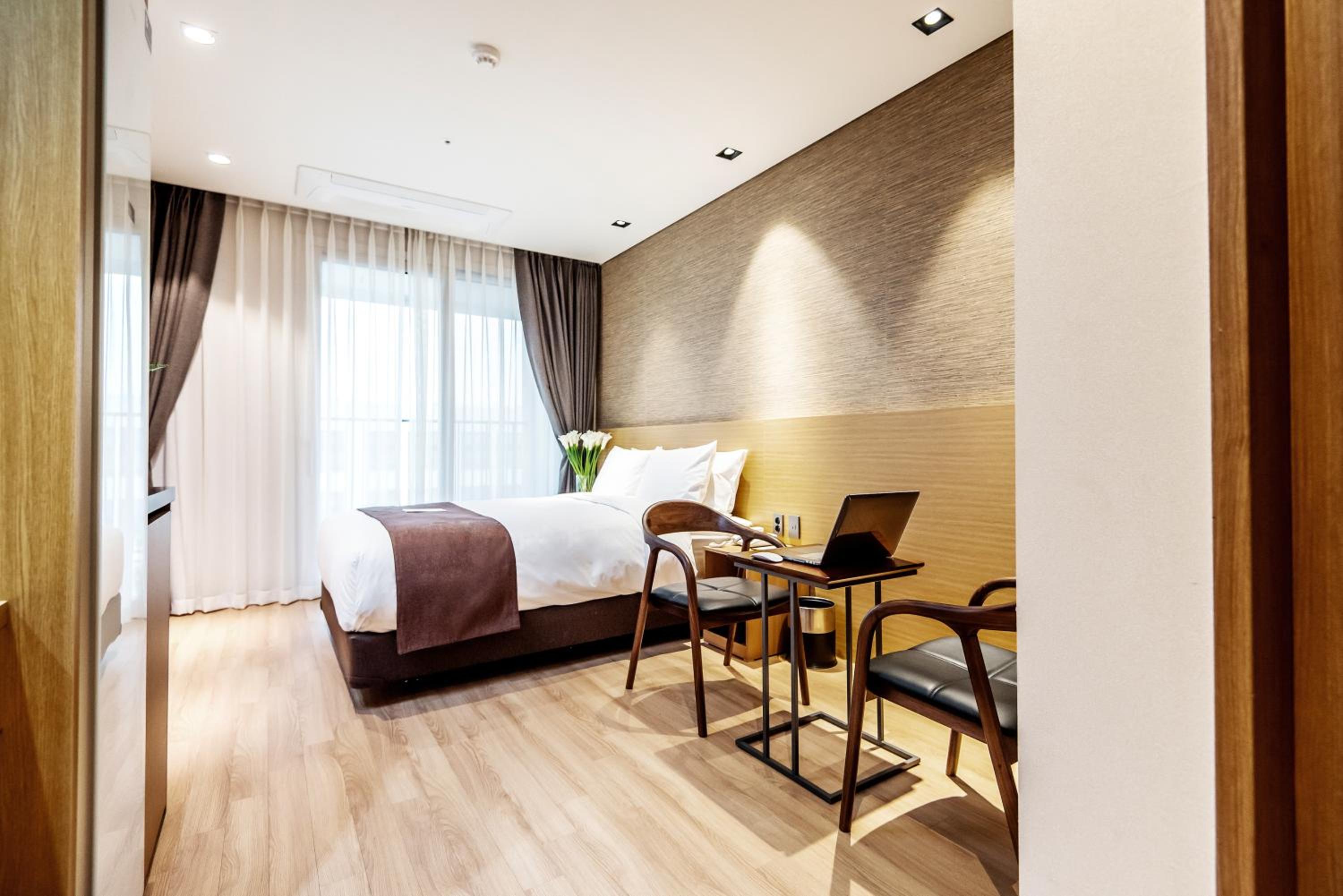 Standard Double Room - Photo 7