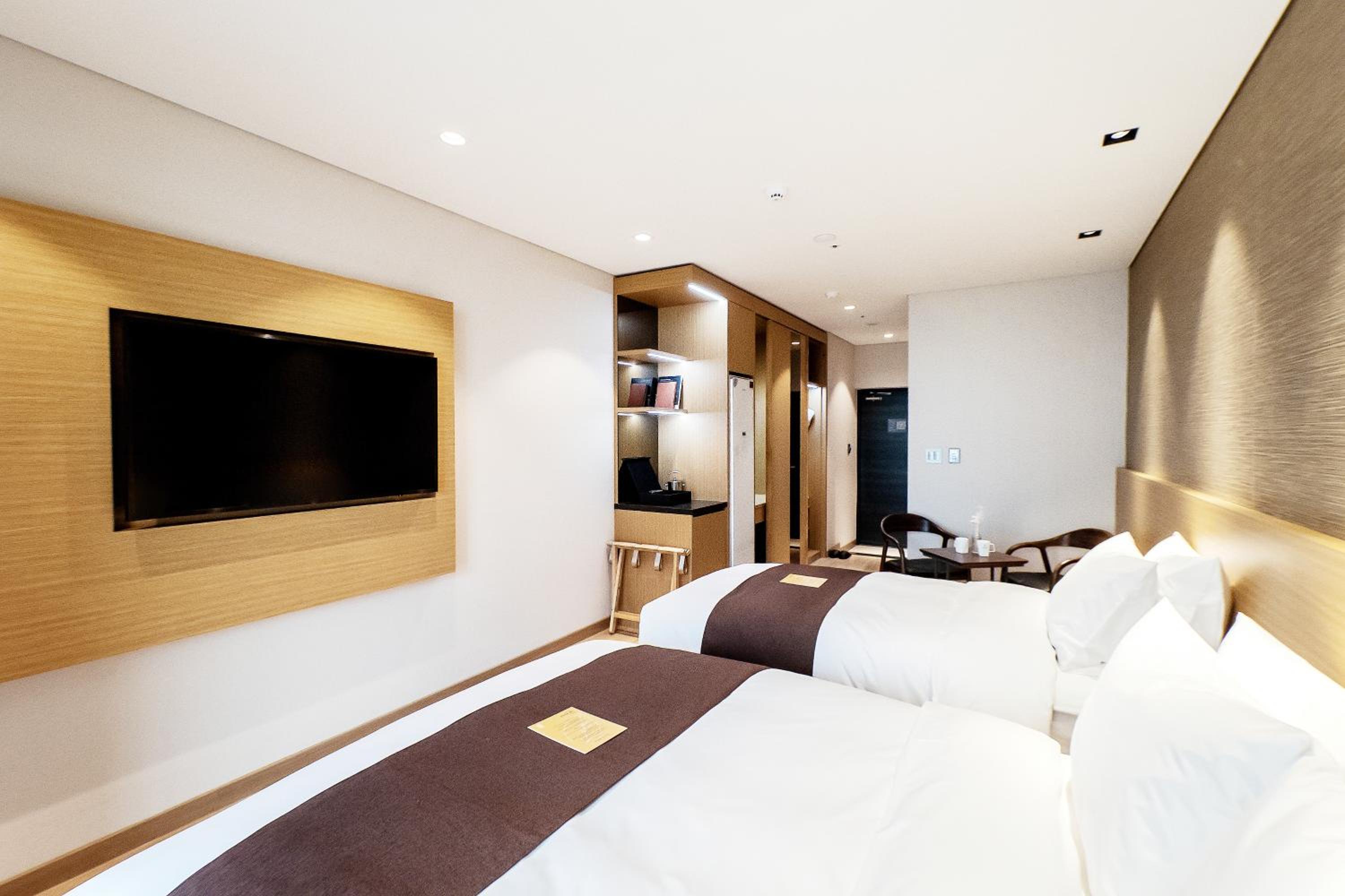 Deluxe Family Room - Photo 4