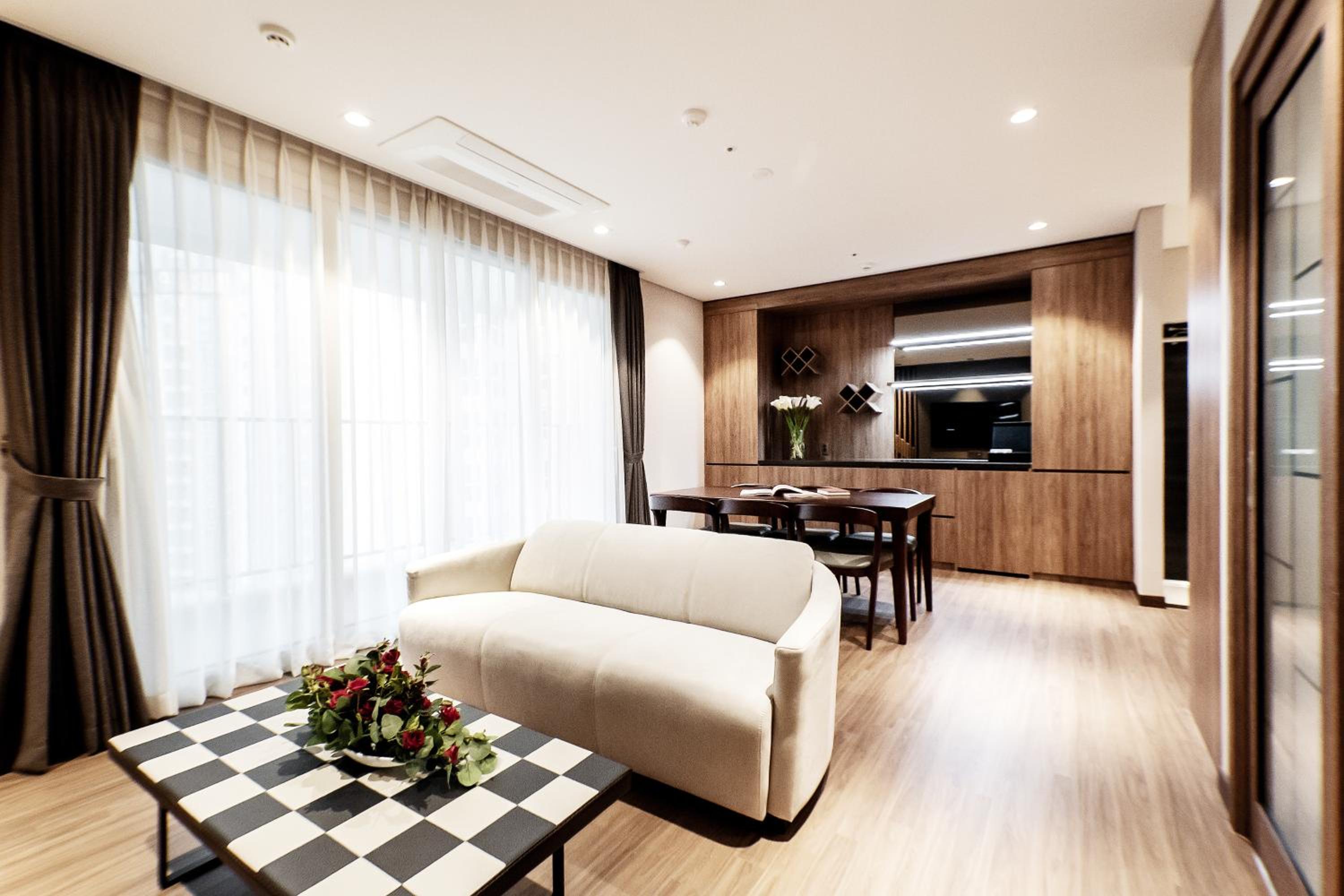One-Bedroom Suite - Photo 3