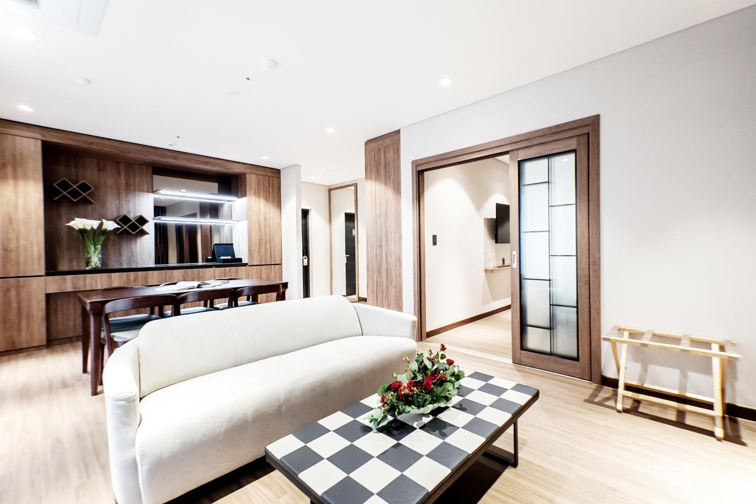 One-Bedroom Suite - Photo 1