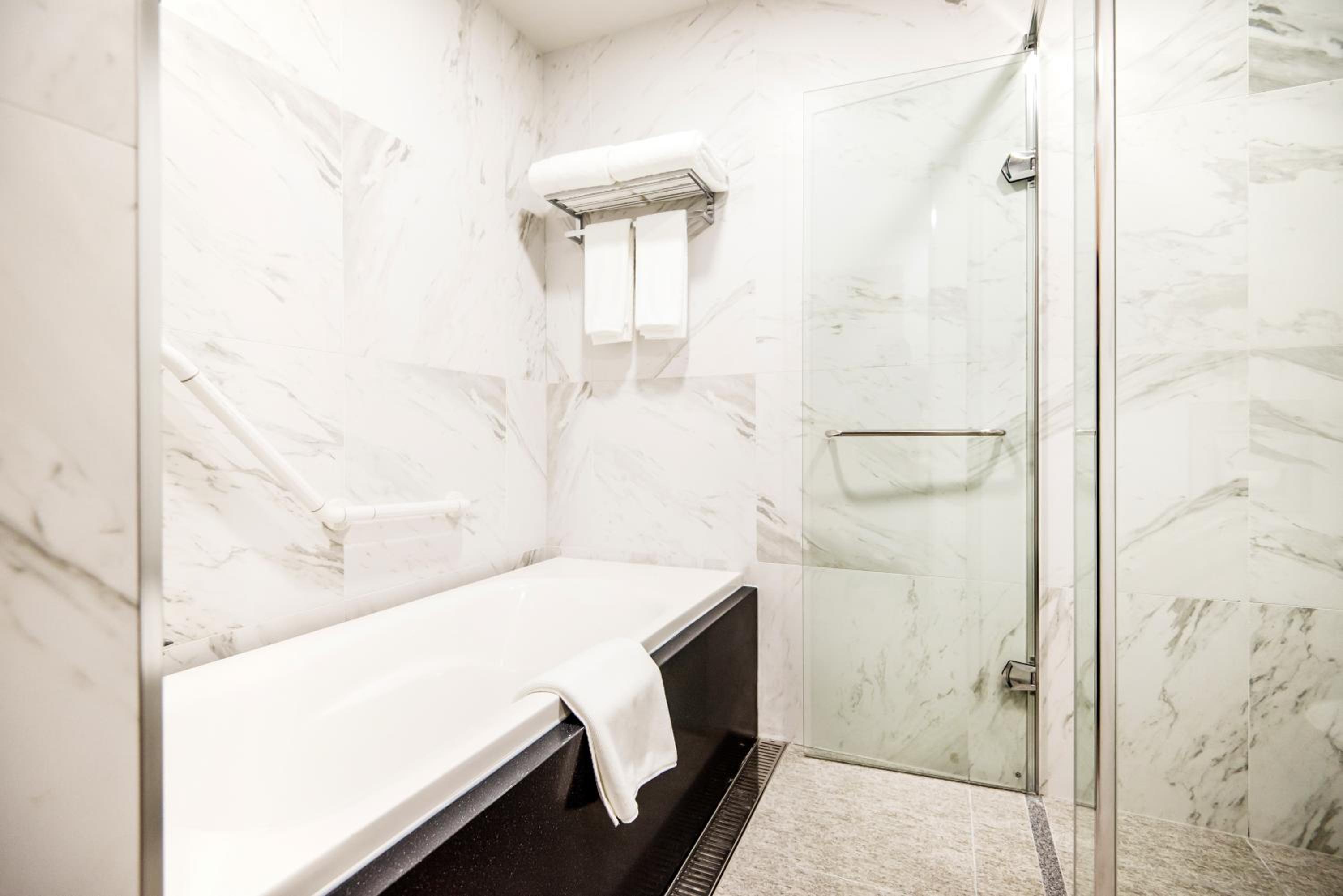 One-Bedroom Suite - Photo 2