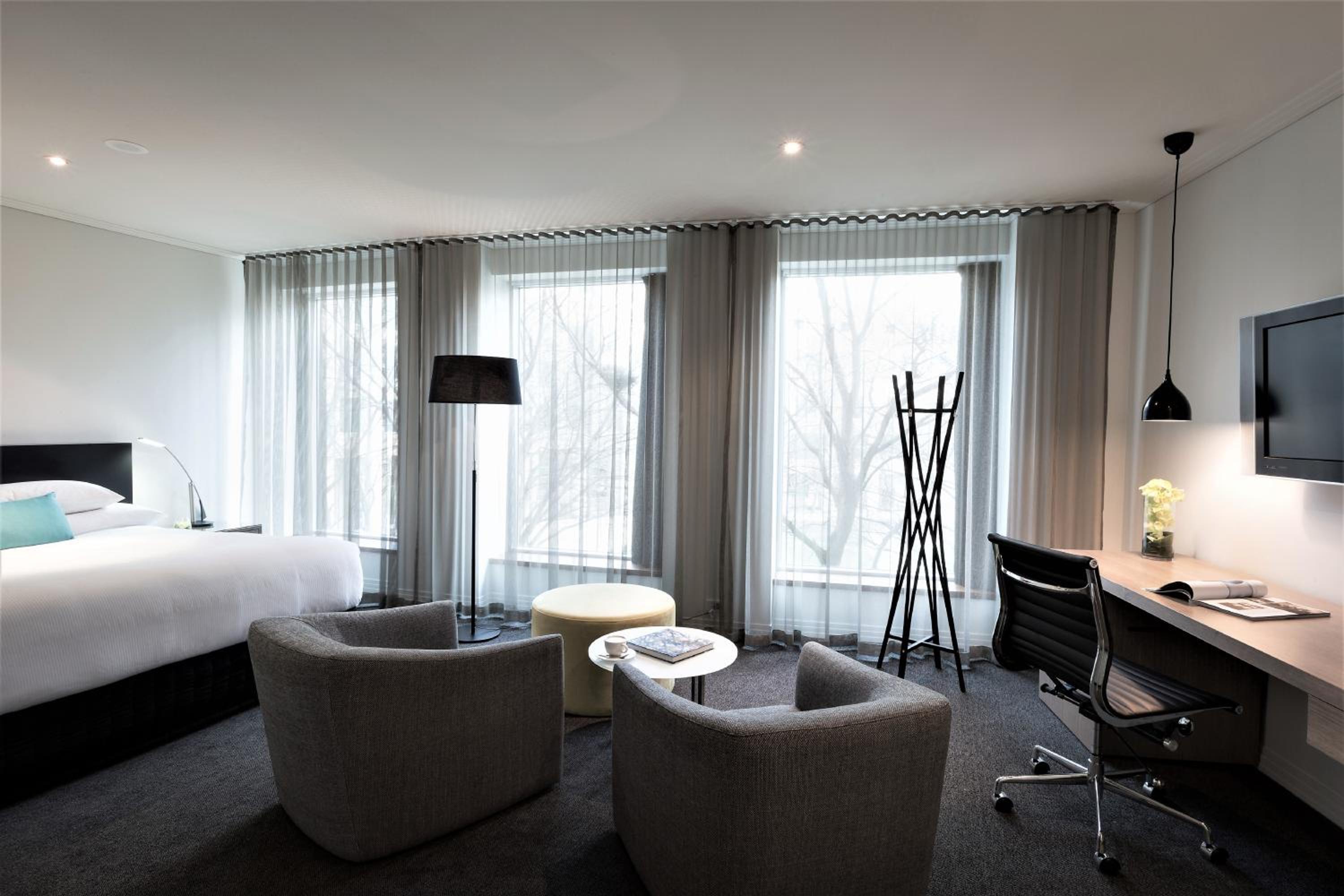 Deluxe King Room with Spa Bath - Photo 3