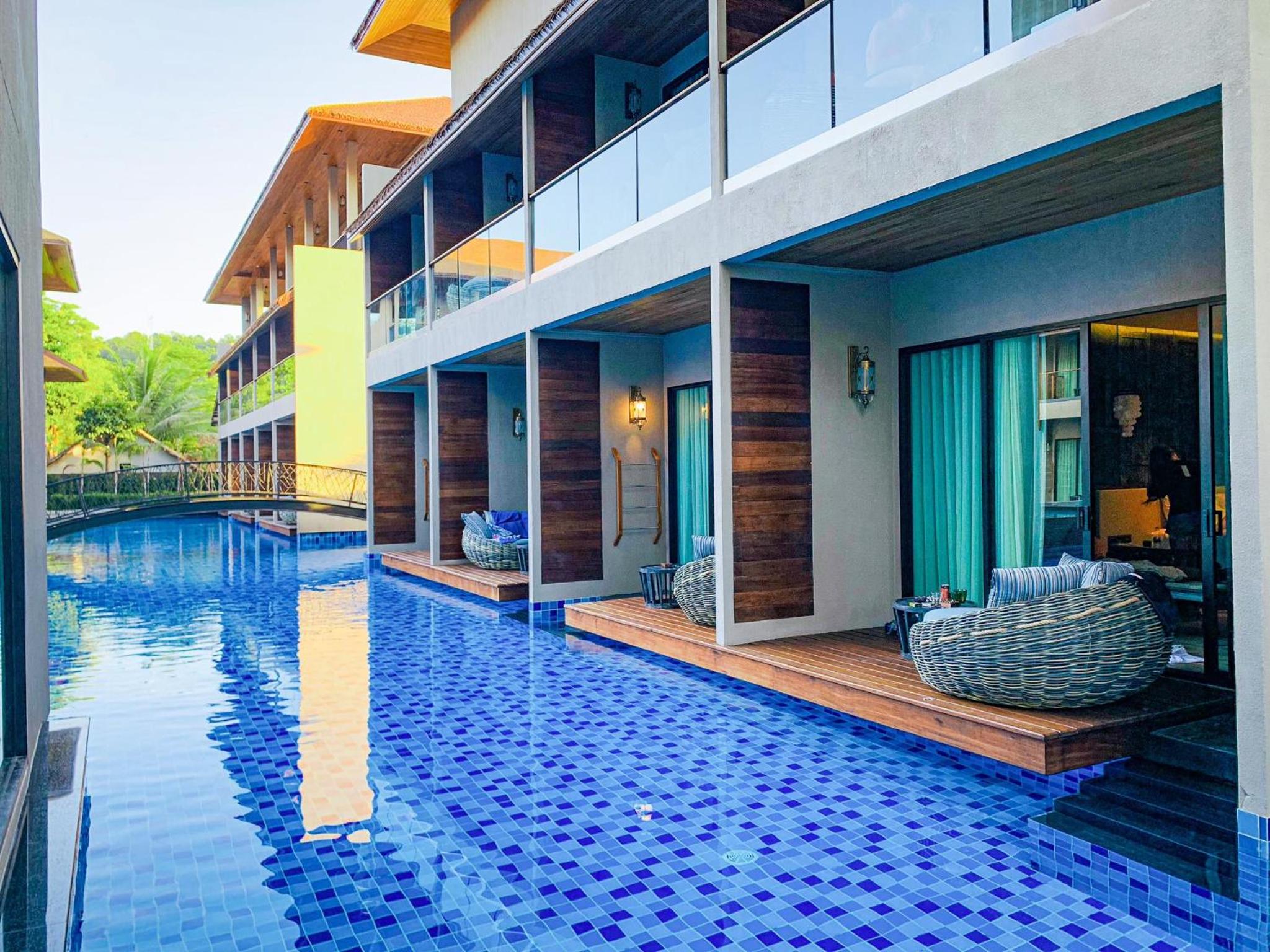 Deluxe Double or Twin Room with Pool Access - Photo 12