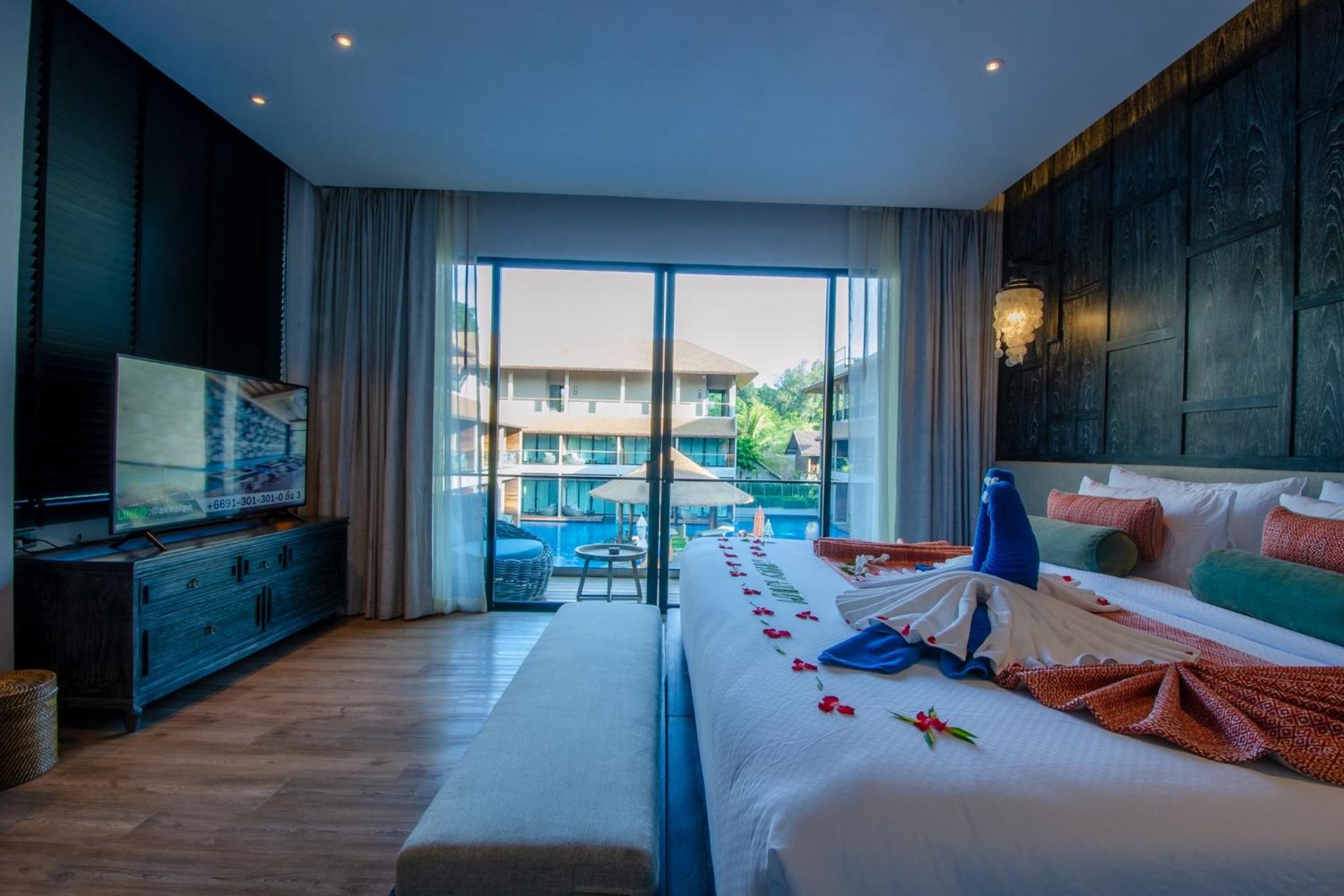 Deluxe Double or Twin Room with Pool View - Photo 6