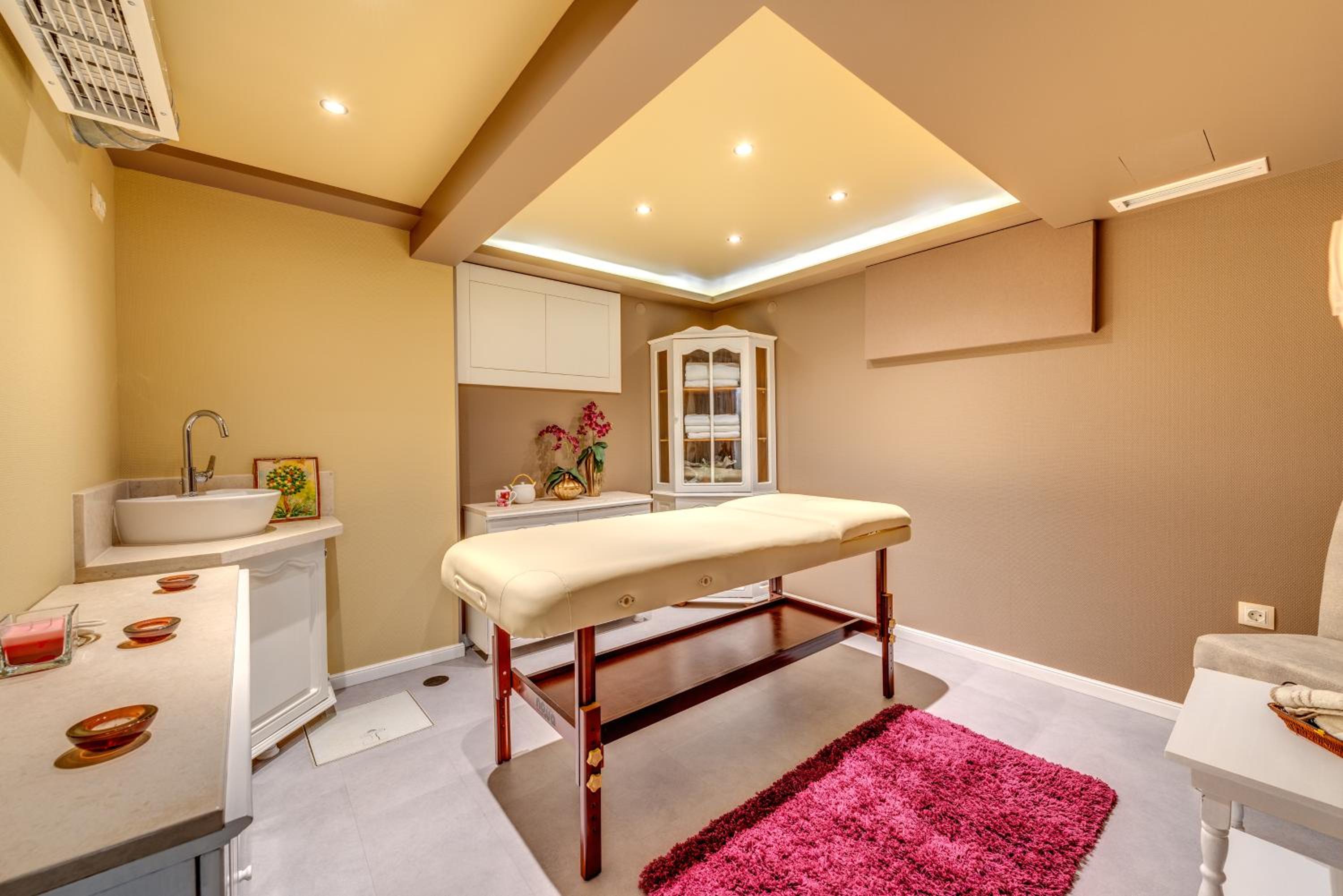 One-Bedroom Apartment - Photo 10
