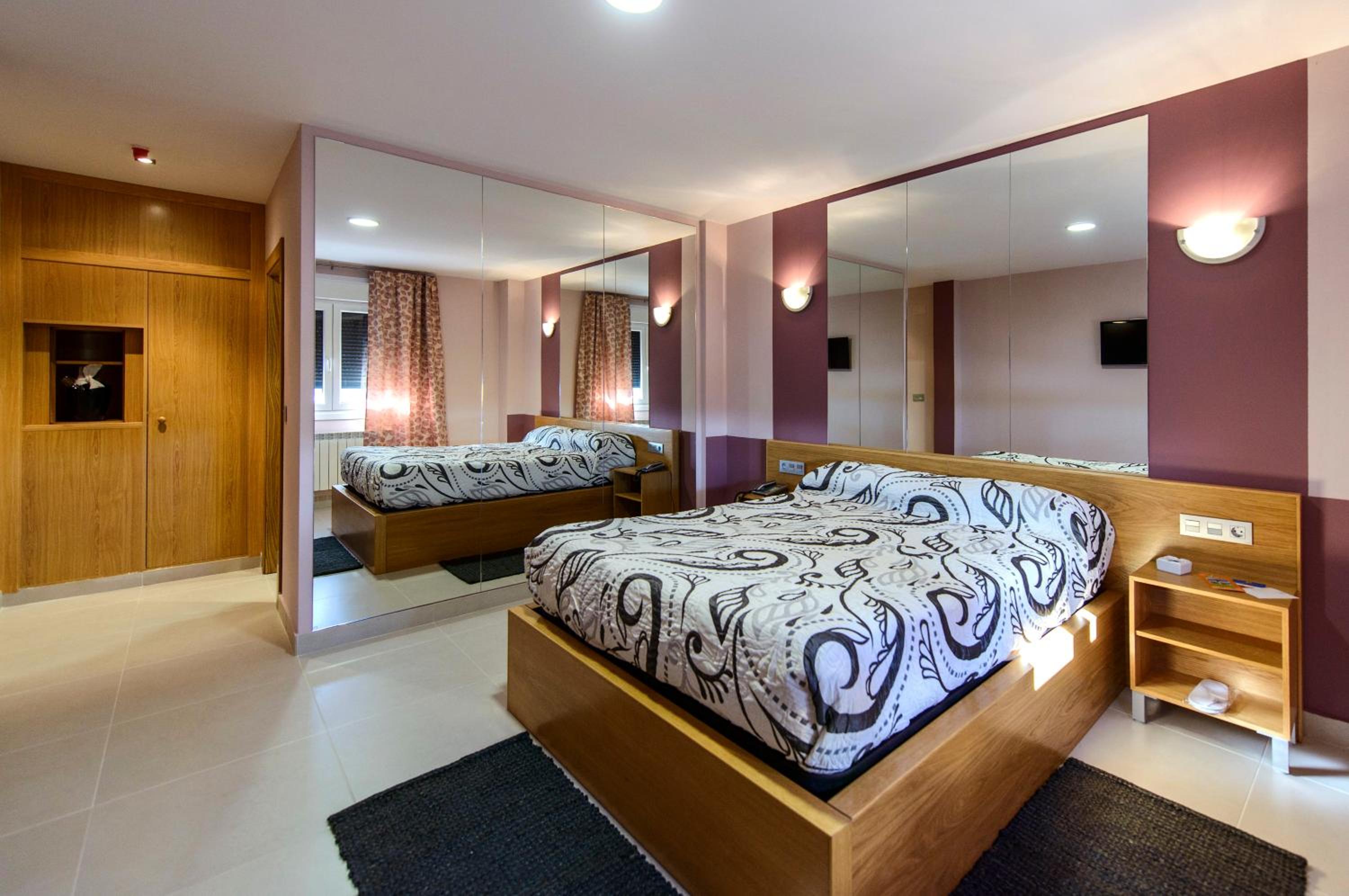 Double Room - Photo 7
