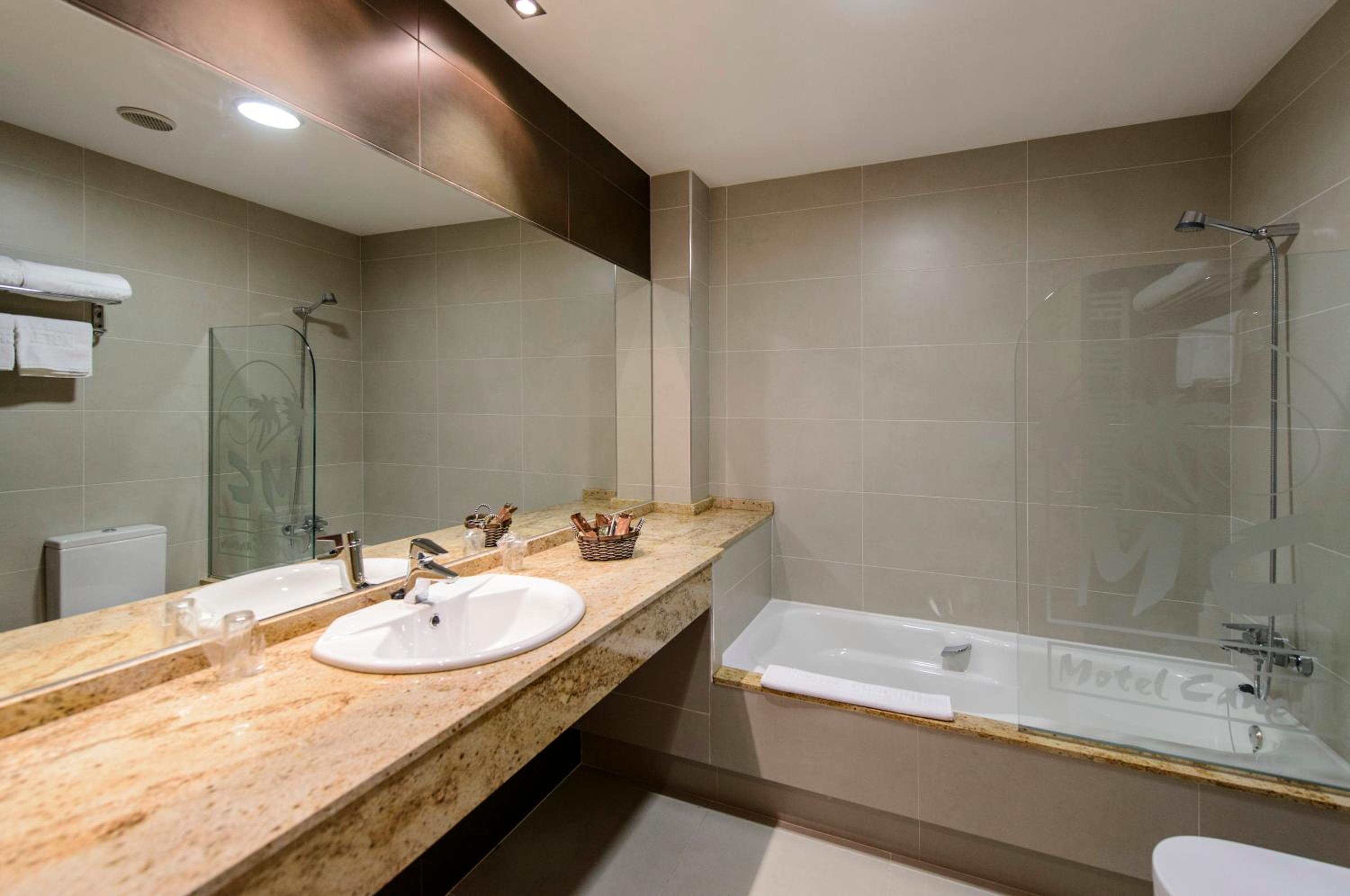 Double Room - Photo 4