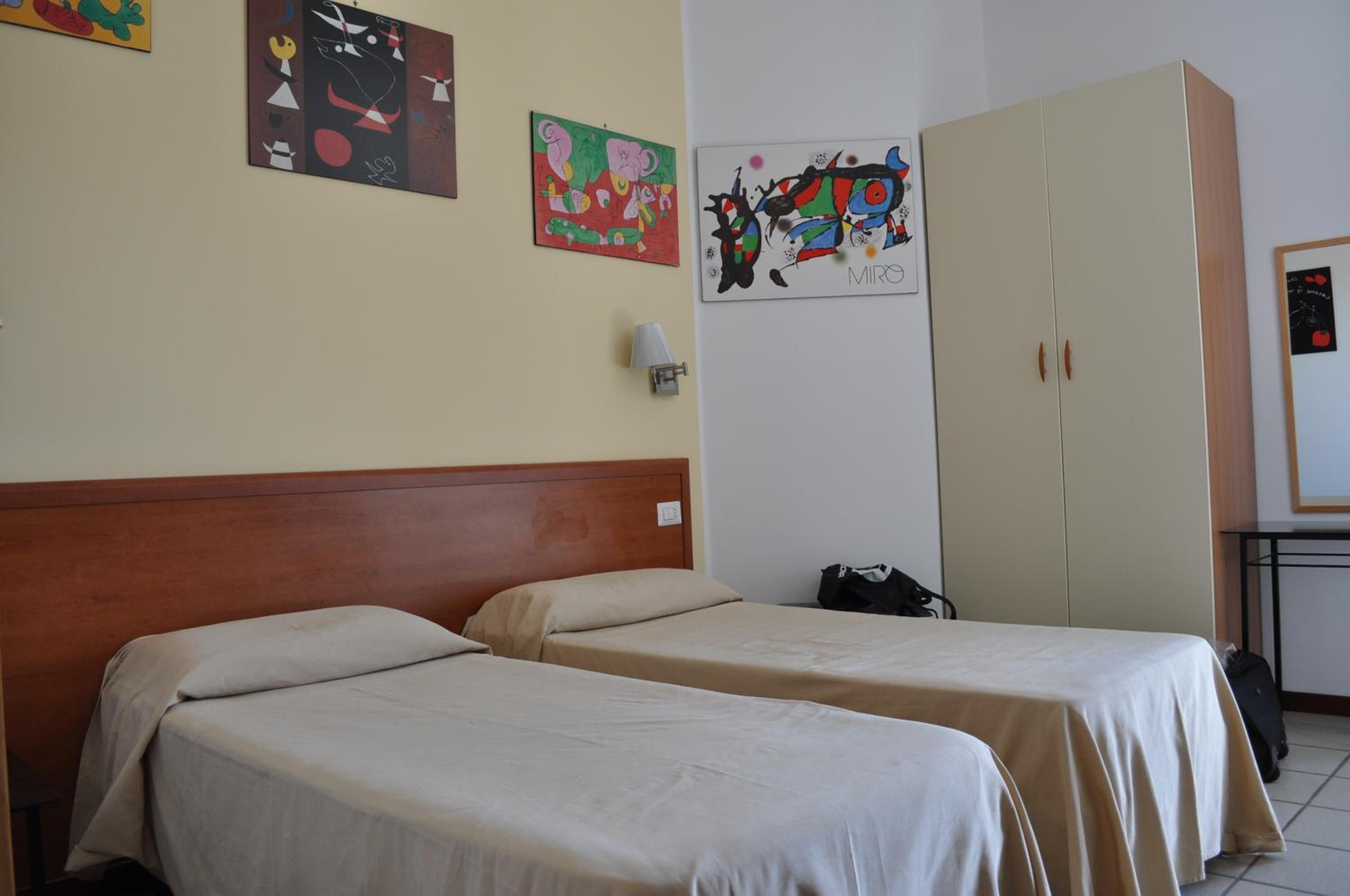 Double or Twin Room - Photo 15