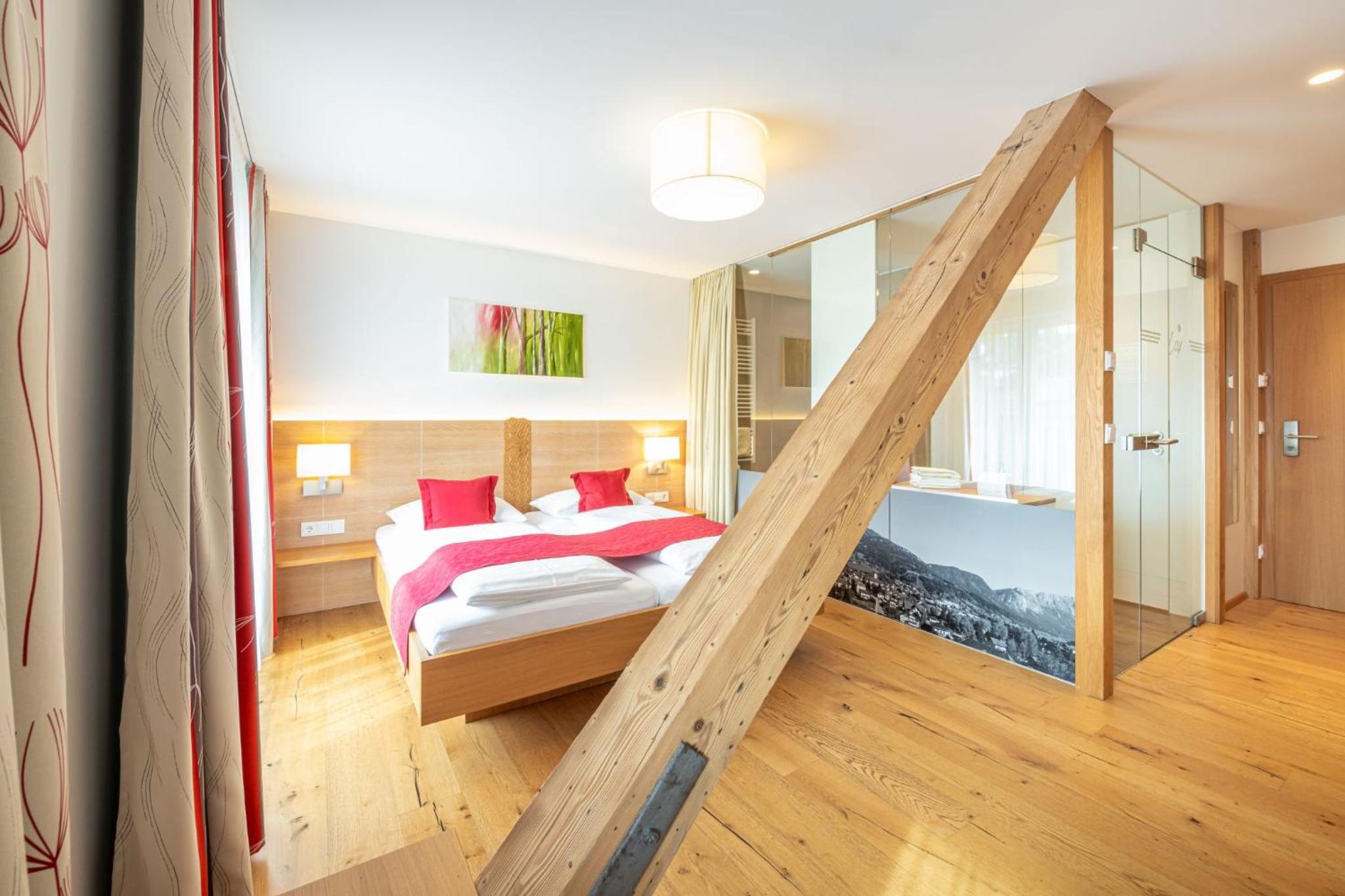 Double Room with Balcony and Mountain View - Photo 4
