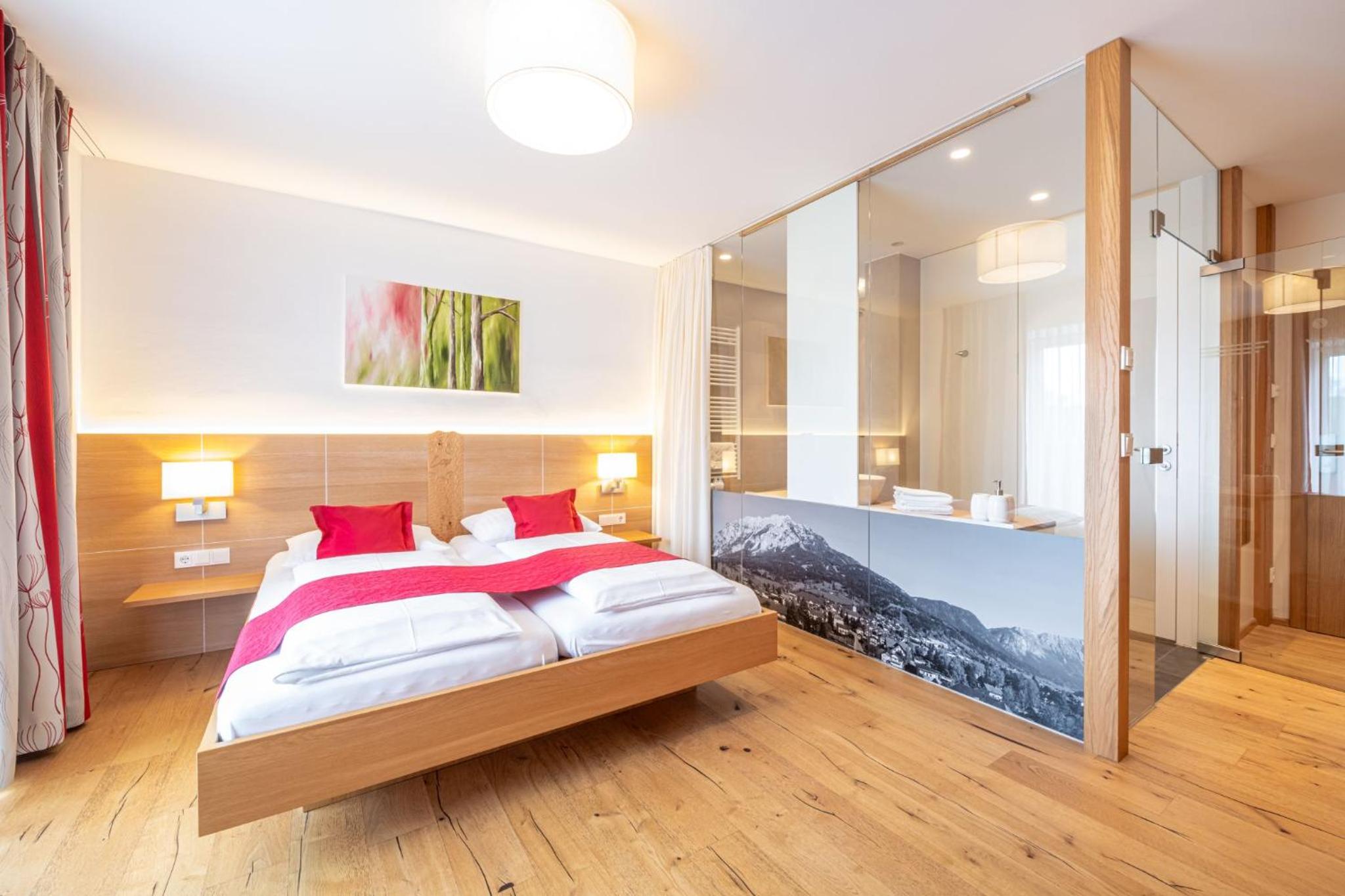 Double Room with Balcony and Mountain View - Photo 2