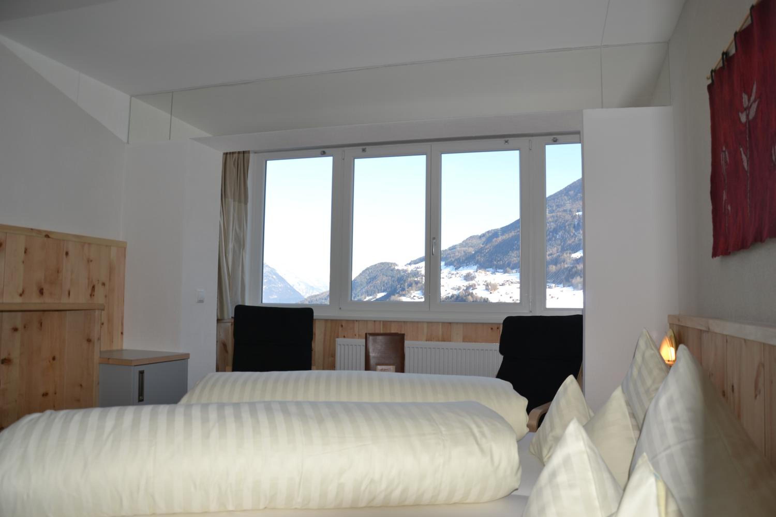 Double Room with Mountain View - Photo 3