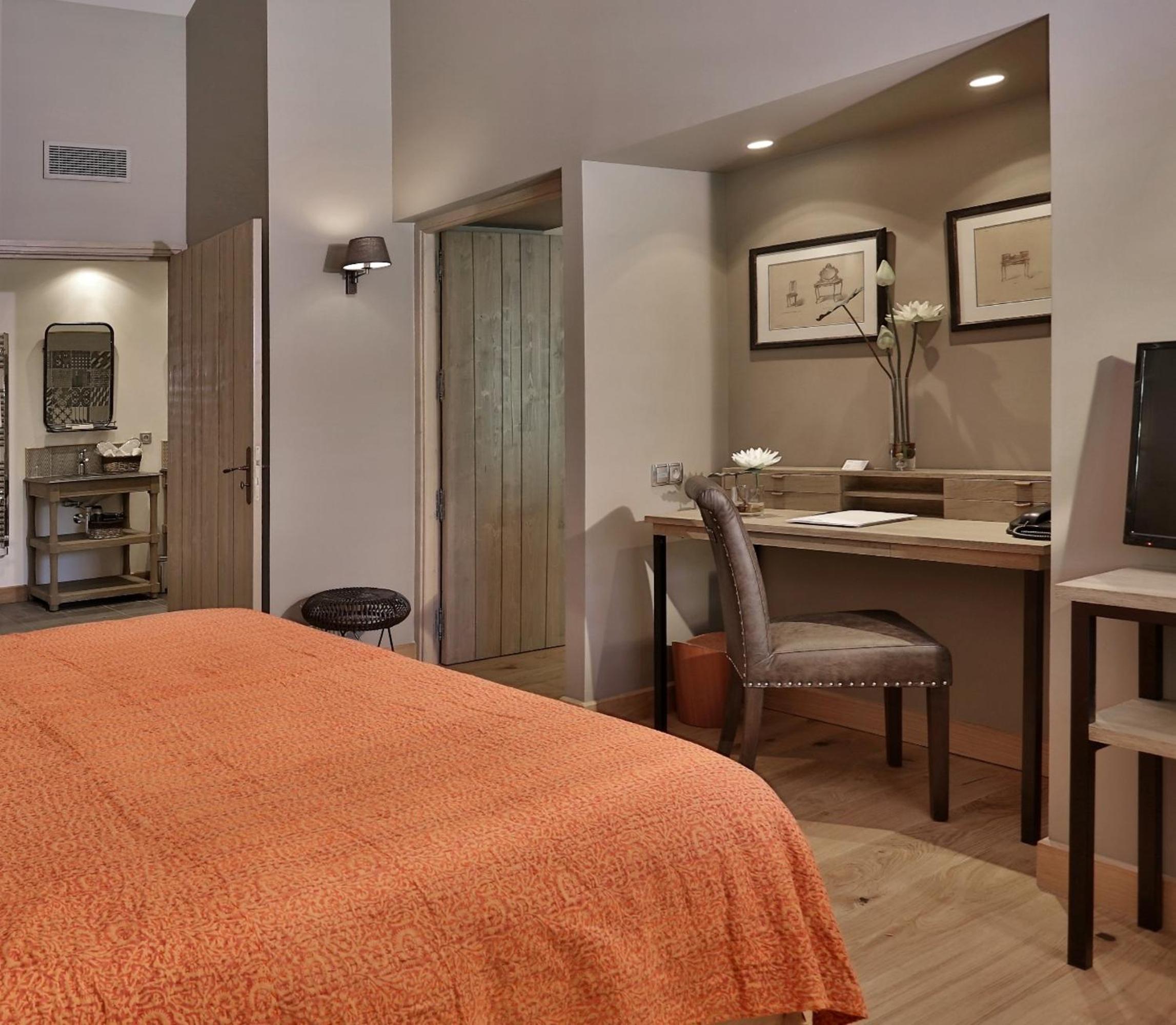 Lodge Suite - Photo 1