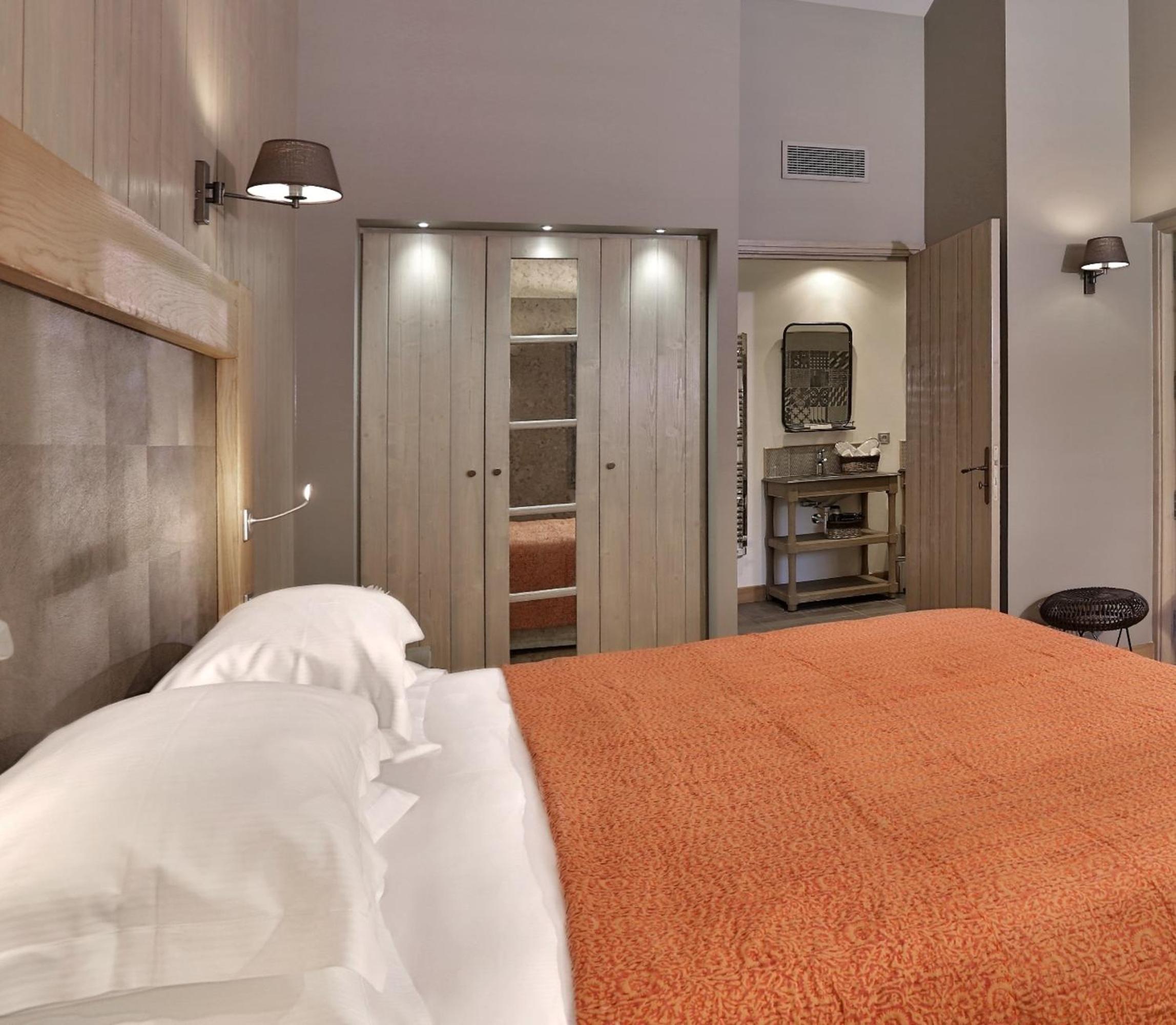 Lodge Suite - Photo 3