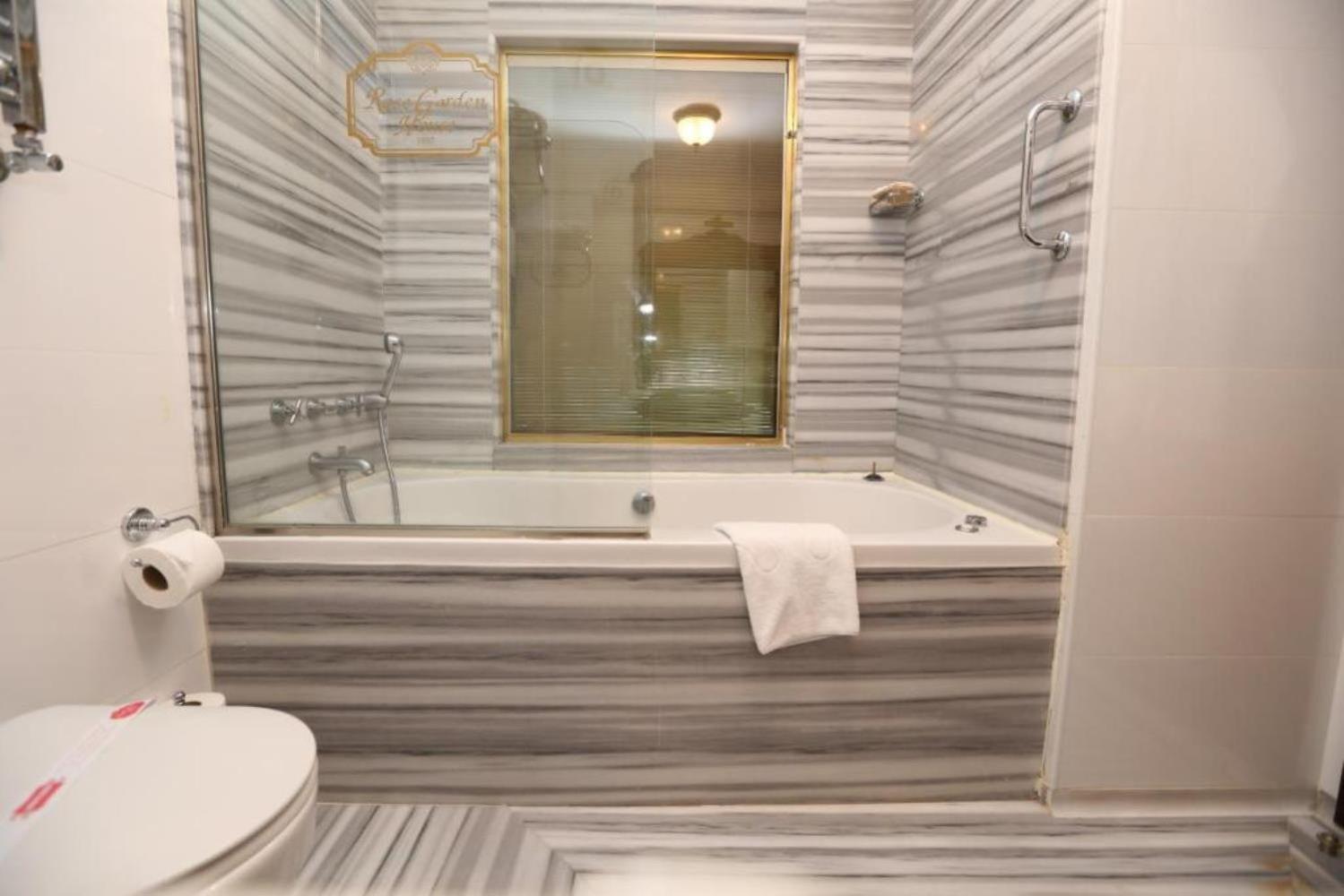 Deluxe Double Room with Bath photo 3