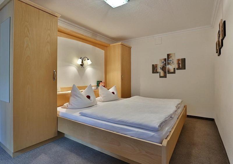 Budget Double Room photo 3