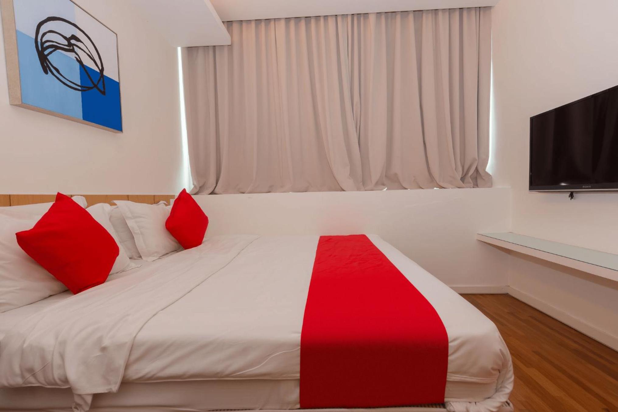 Deluxe King Room photo 2