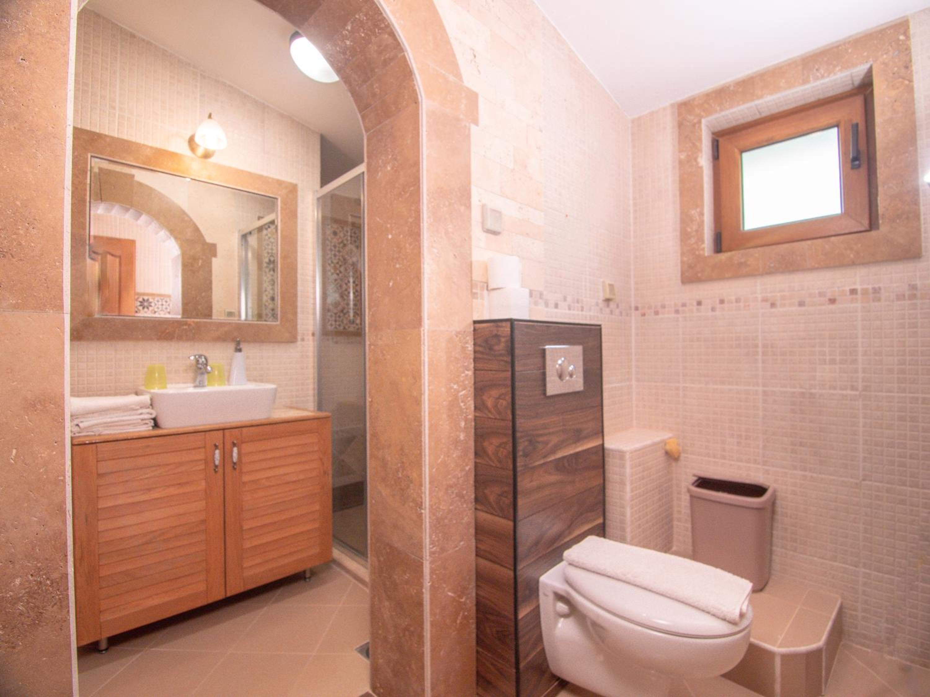 One-Bedroom Apartment (3 Adults) - Photo 4