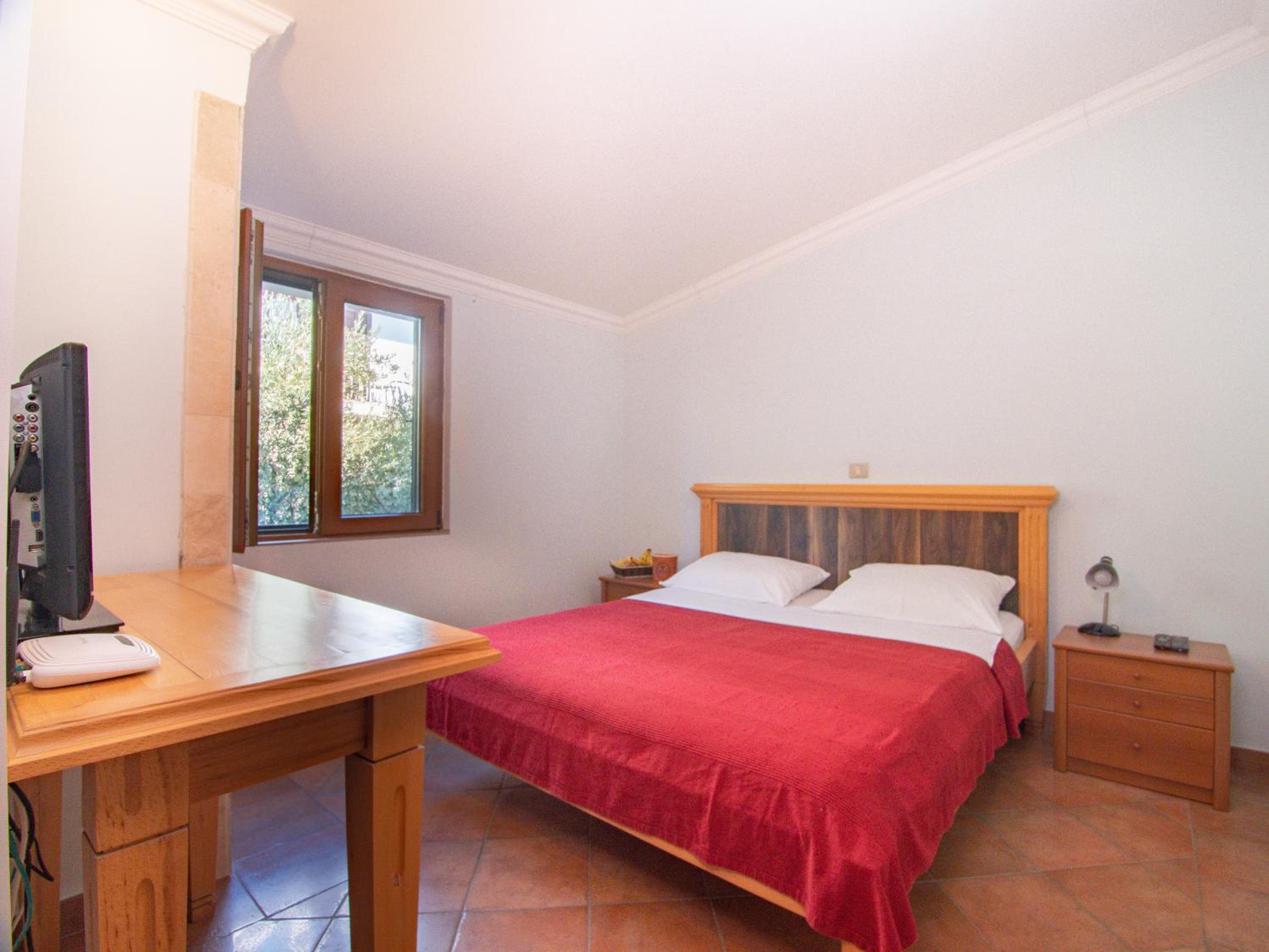 One-Bedroom Apartment (3 Adults) - Photo 2