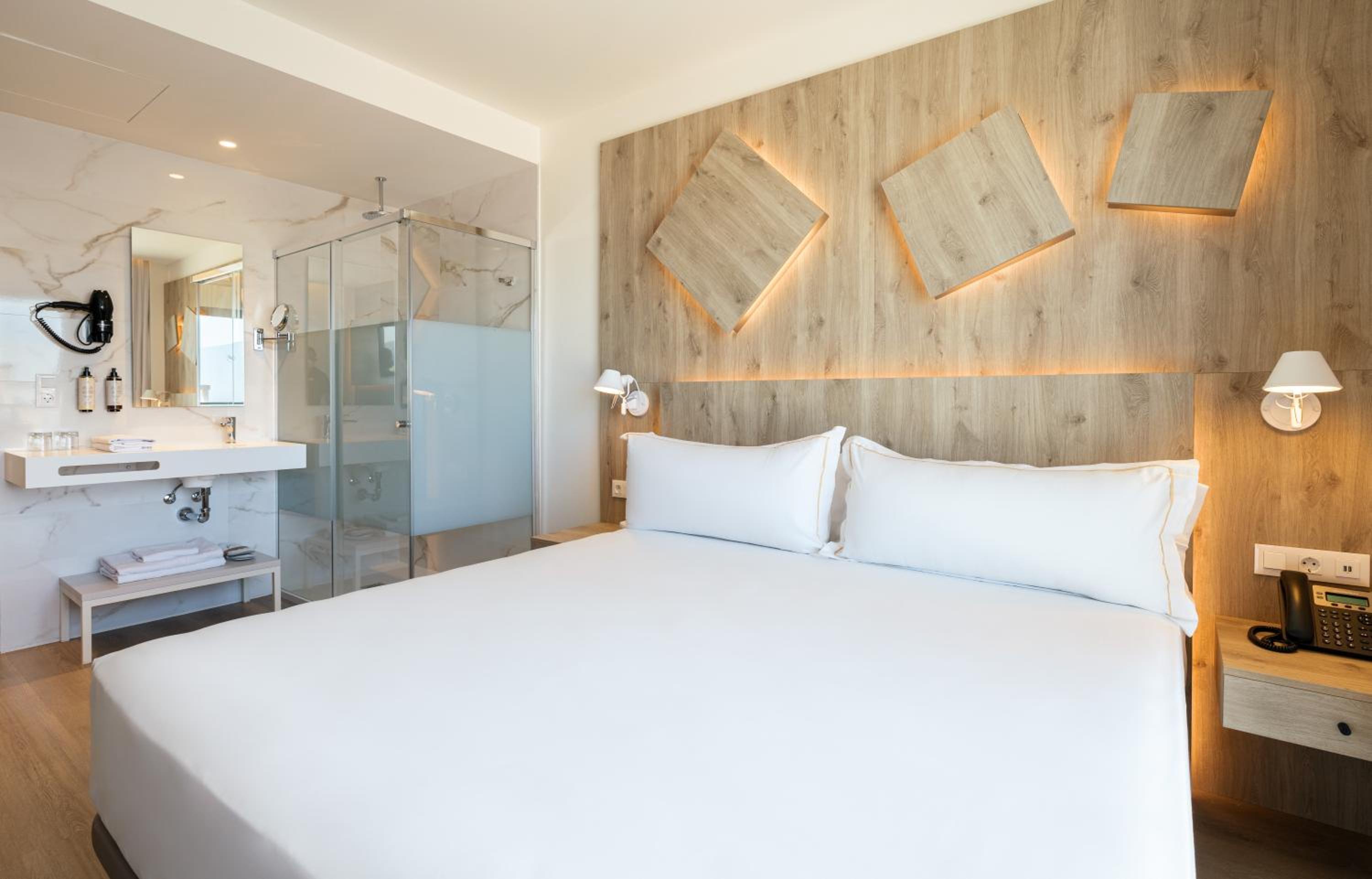 Double Room with Partial Sea View - Photo 6