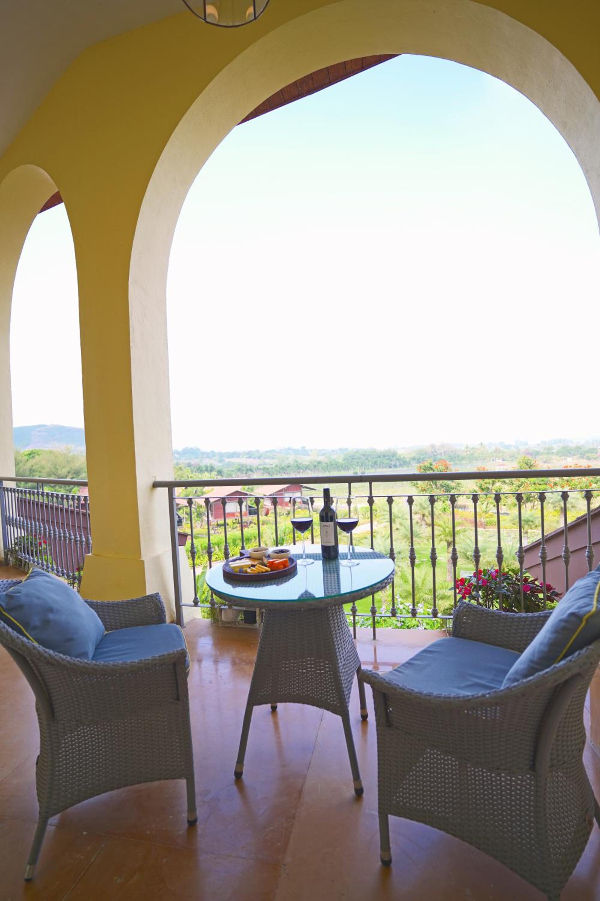 Hermitage Suite with Bathtub with Wine tour & Tasting experience at Sula Vineyards, 10% discount on spa & Complimentary welcome drinks on arrival, - Happy Hours (1+1) from 4 to 7 pm photo 3