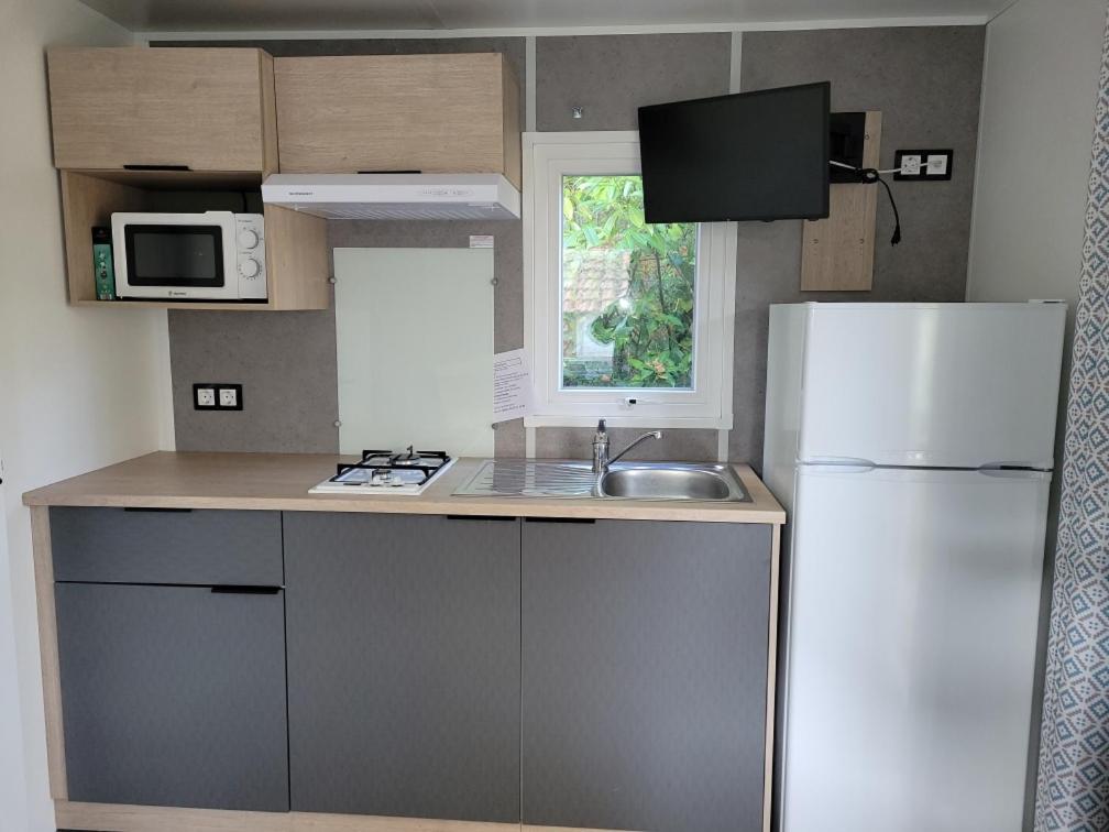 Mobile Home - Photo 8