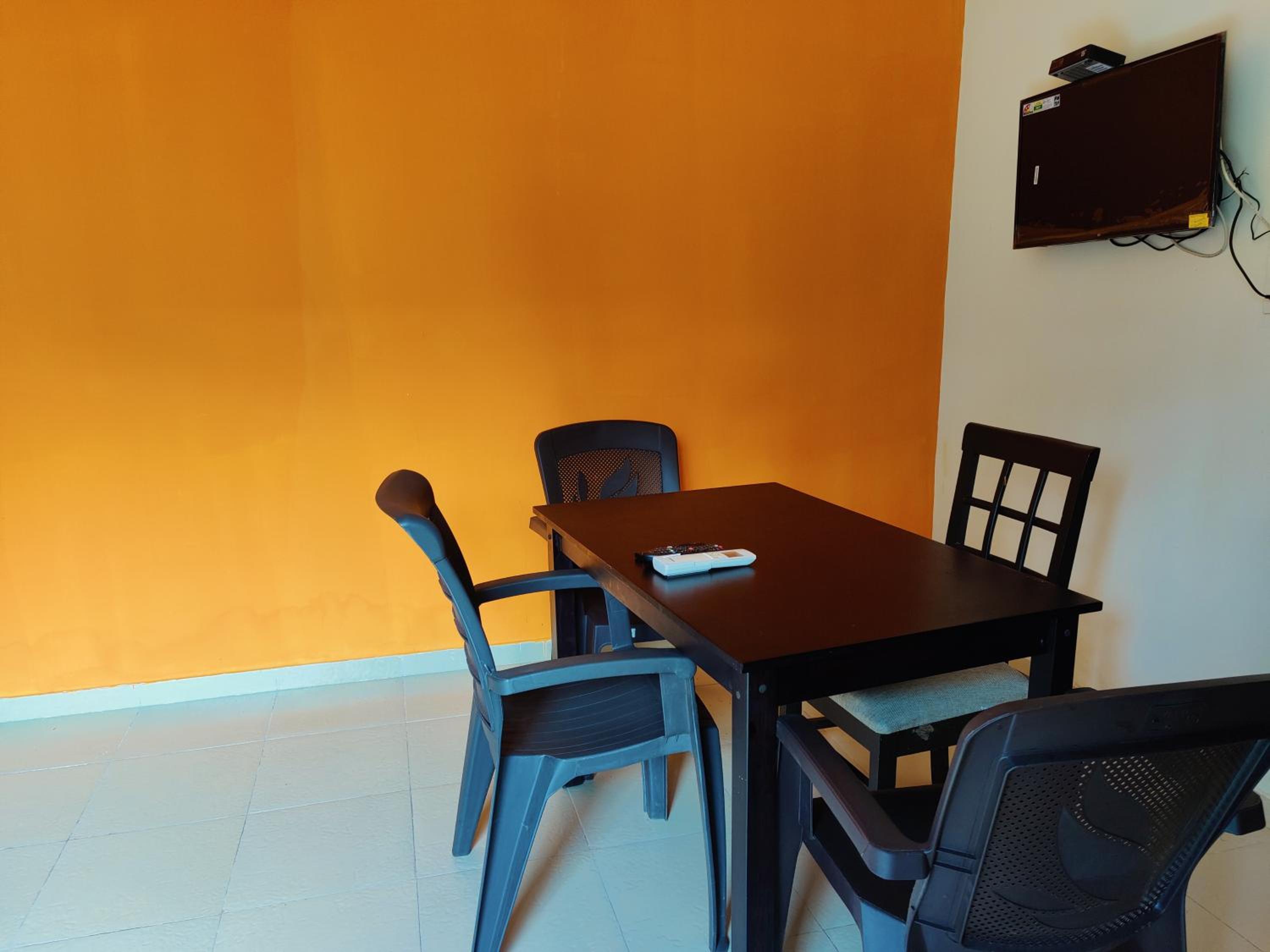 One-Bedroom House - Photo 13