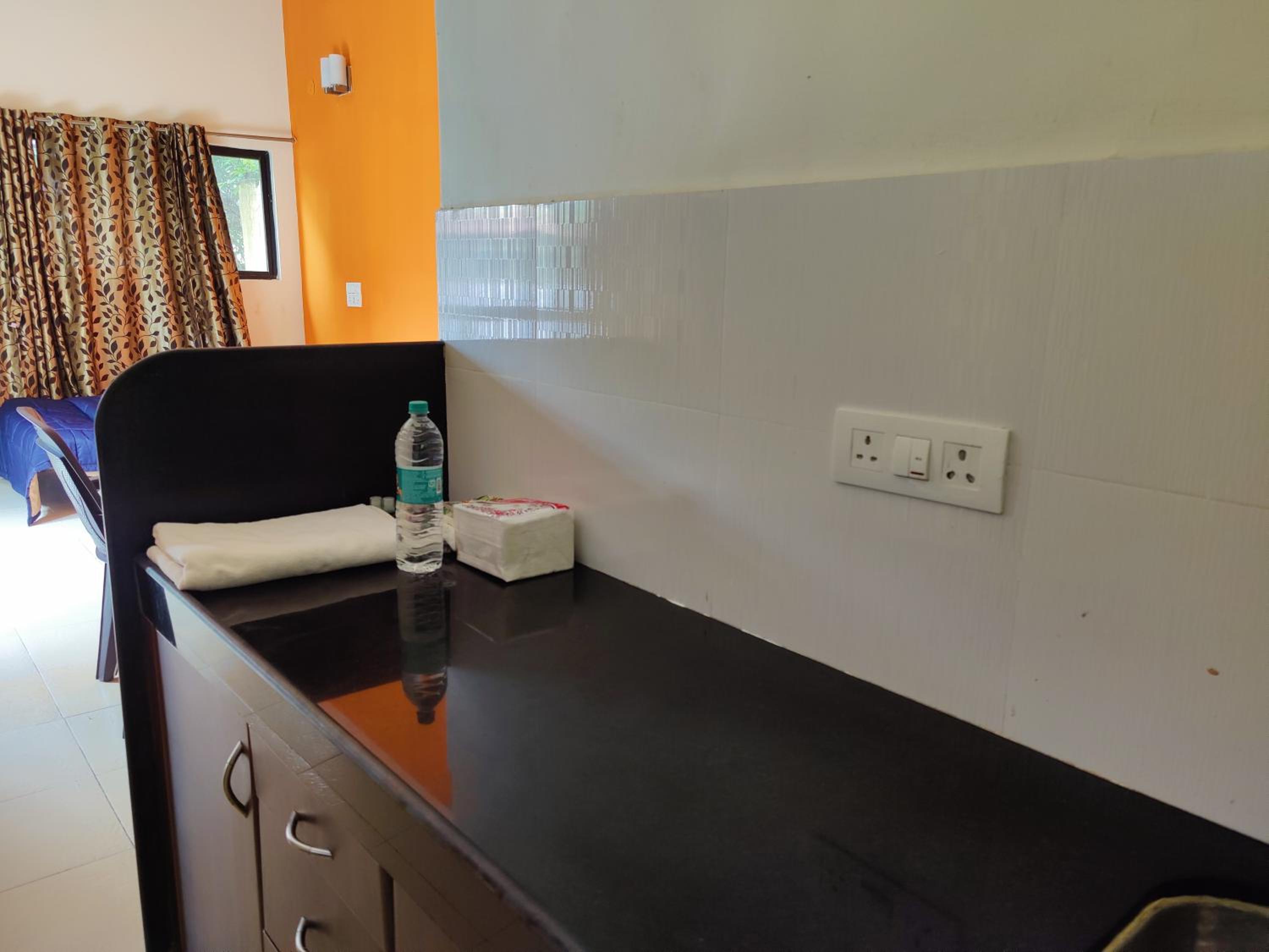 One-Bedroom House - Photo 11