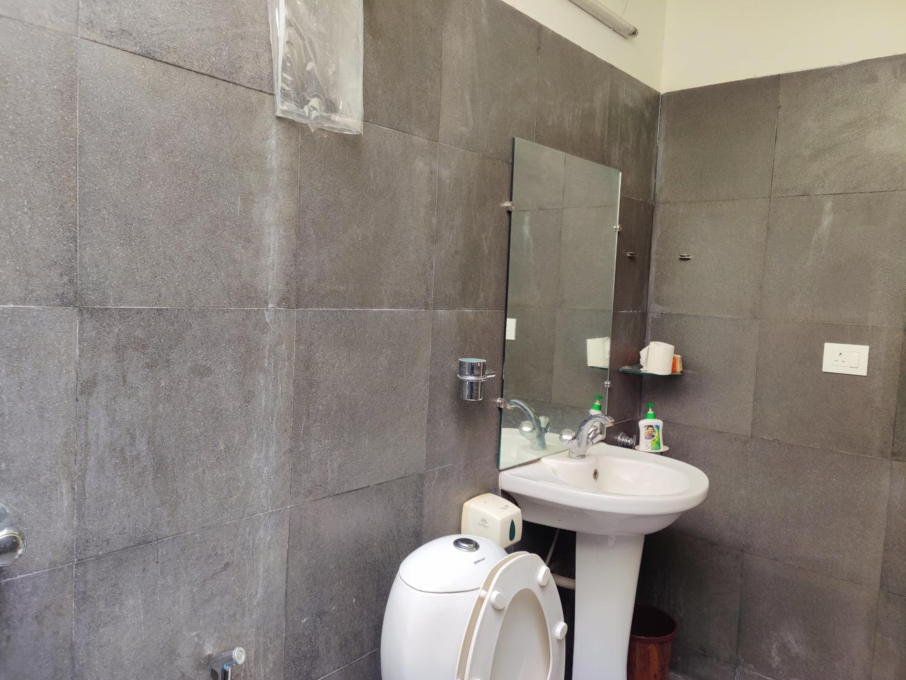 One-Bedroom House - Photo 8