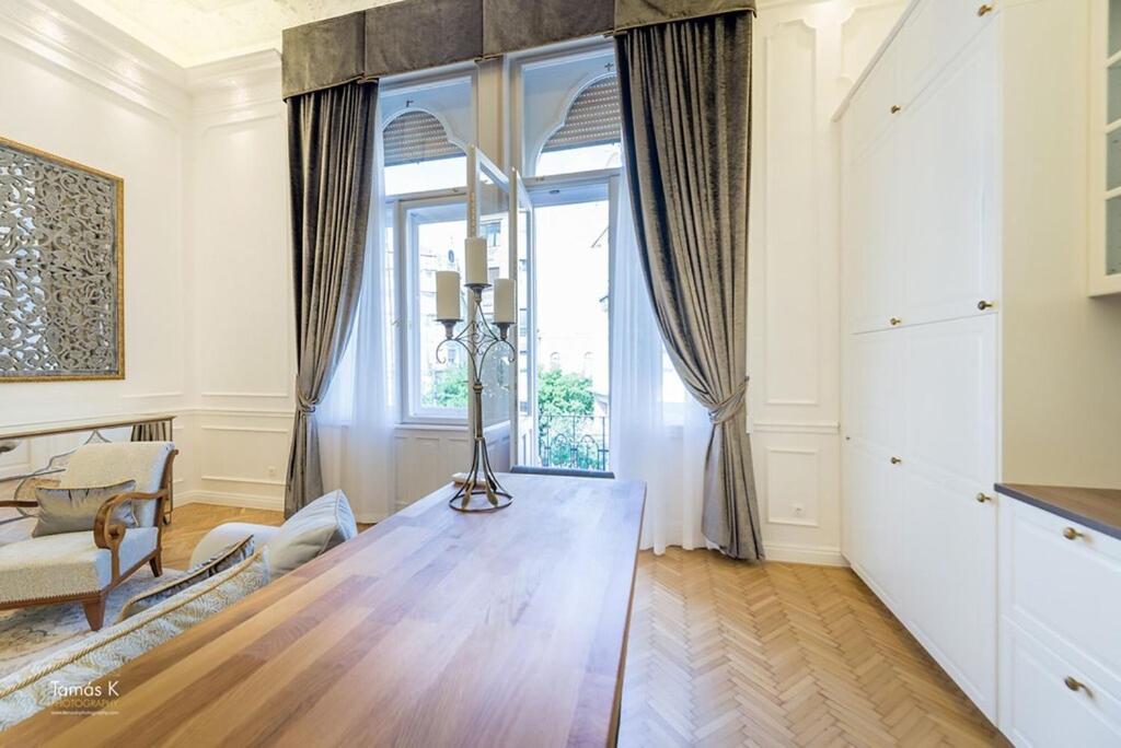 Apartment with Balcony - Photo 17