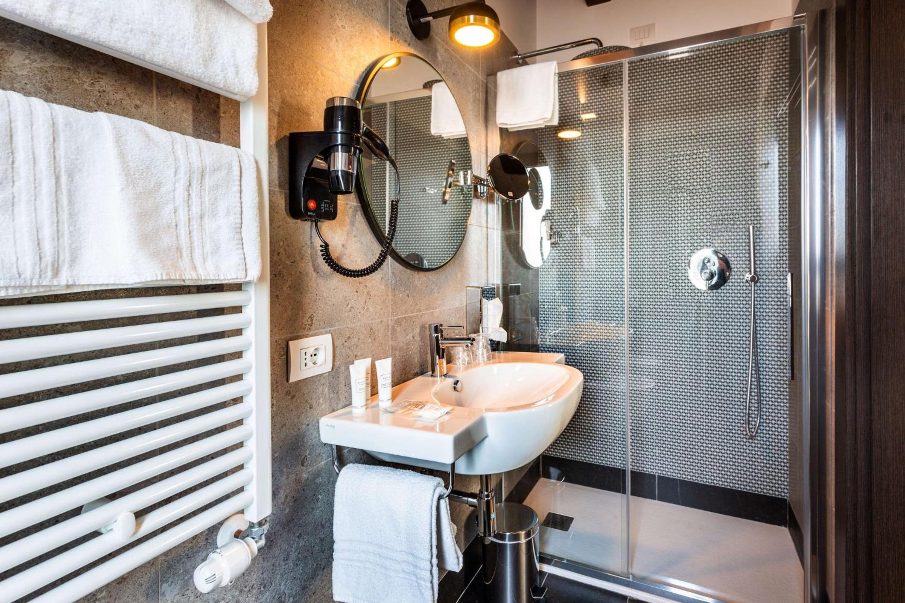Superior Double or Twin Room - Photo 4