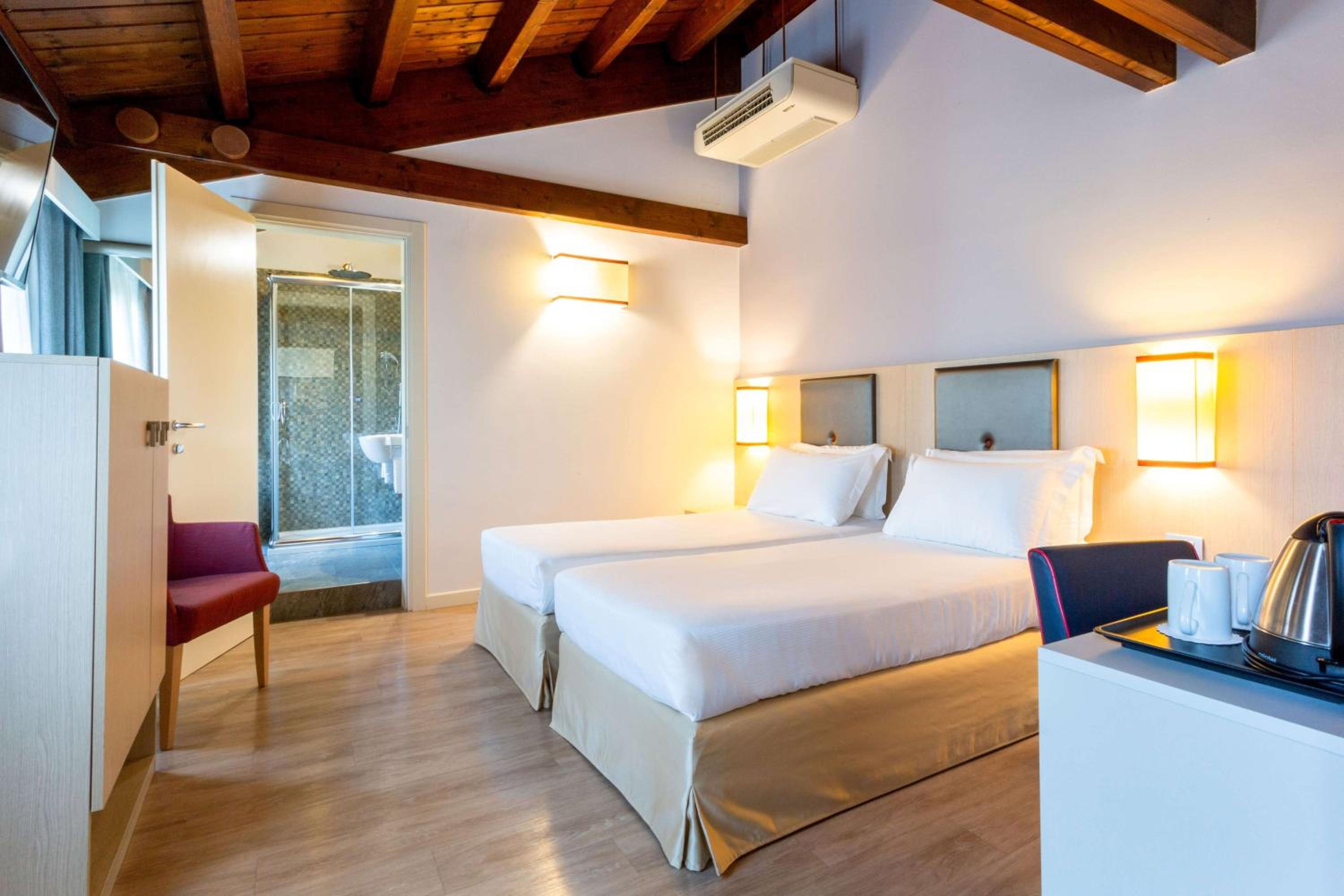 Comfort King Room - Photo 3