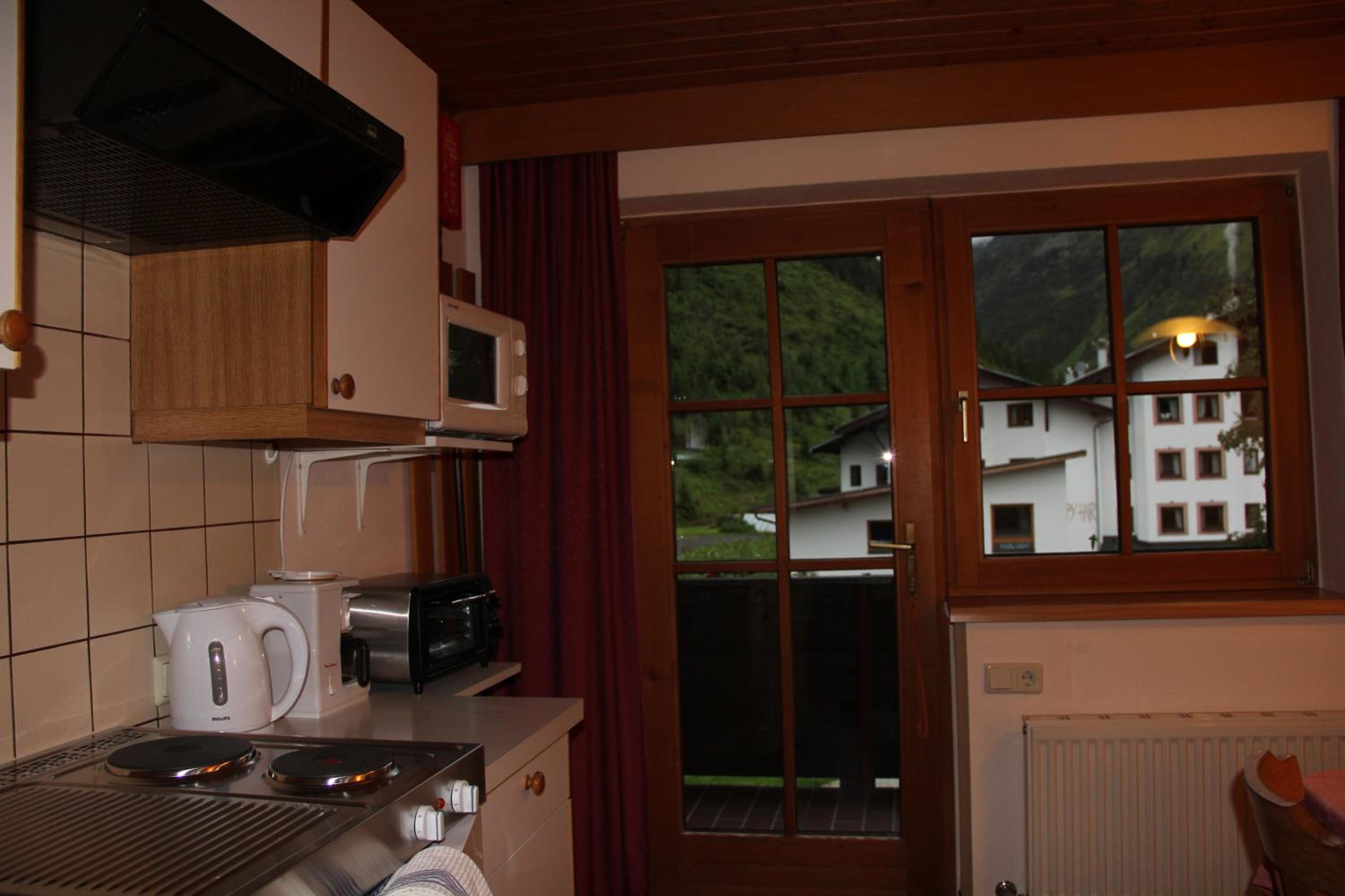 One-Bedroom Apartment with Balcony - Photo 4