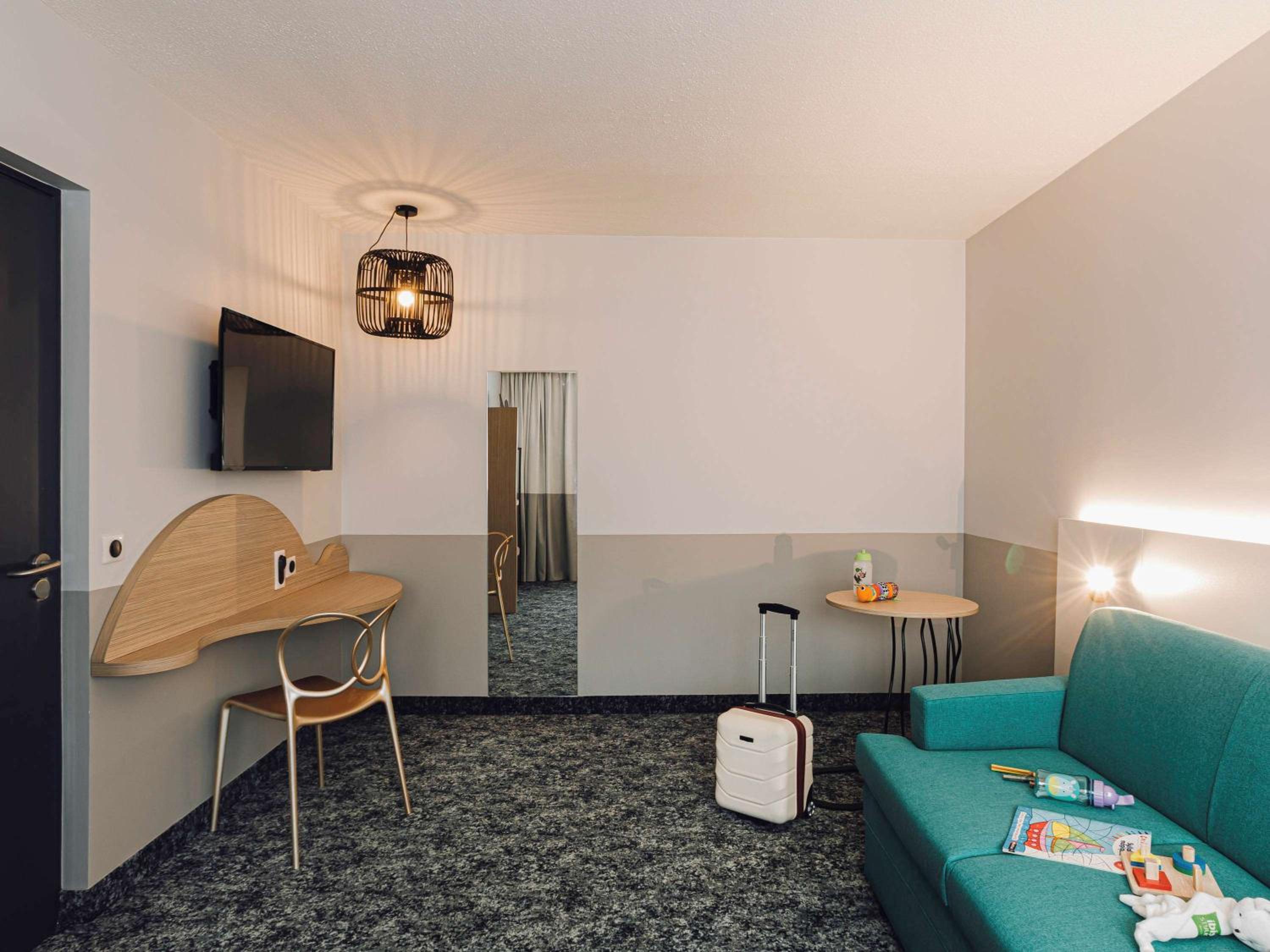 Family Room - Photo 3