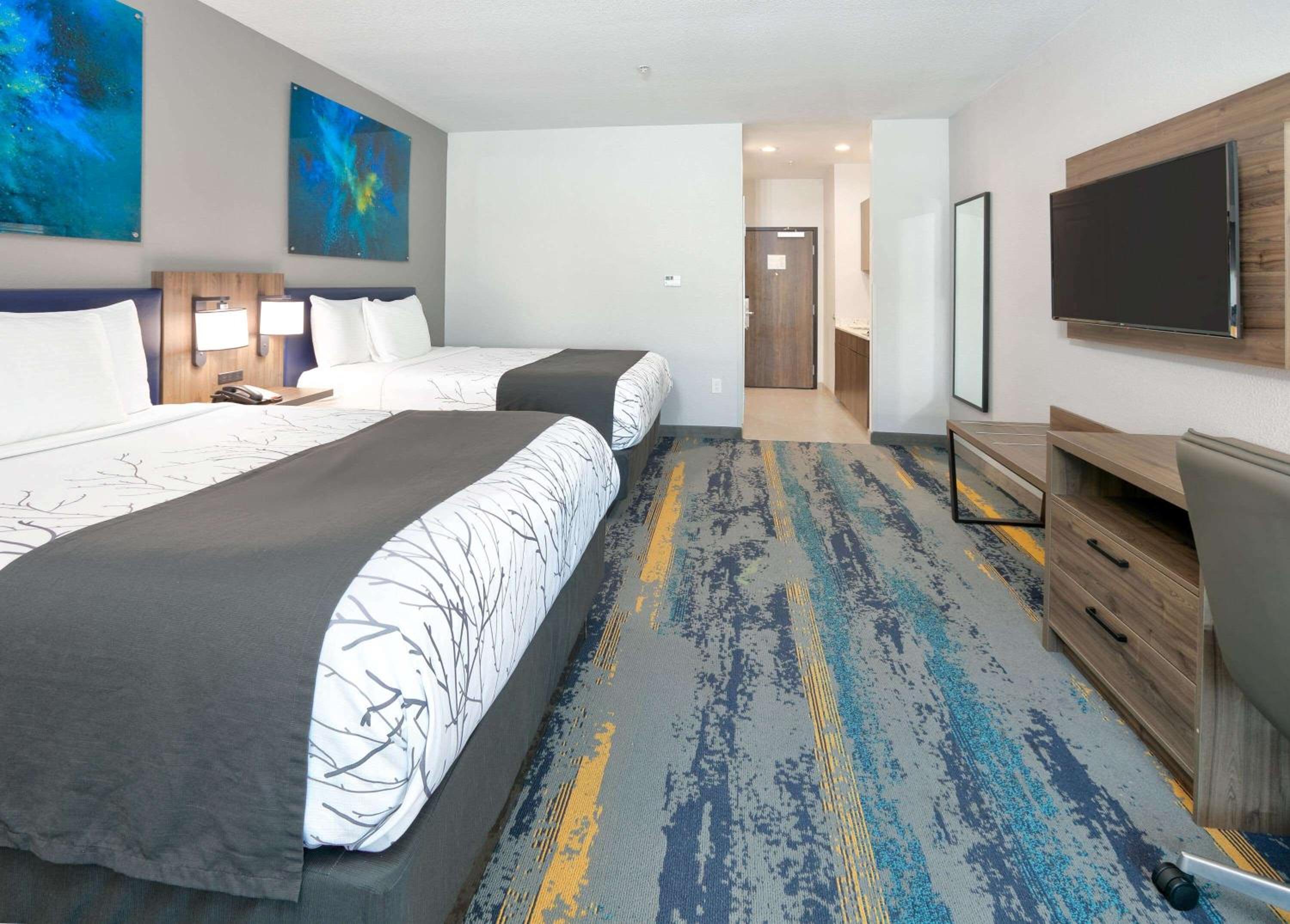 Premier Queen Room with Two Queen Beds - Non-Smoking - Photo 2