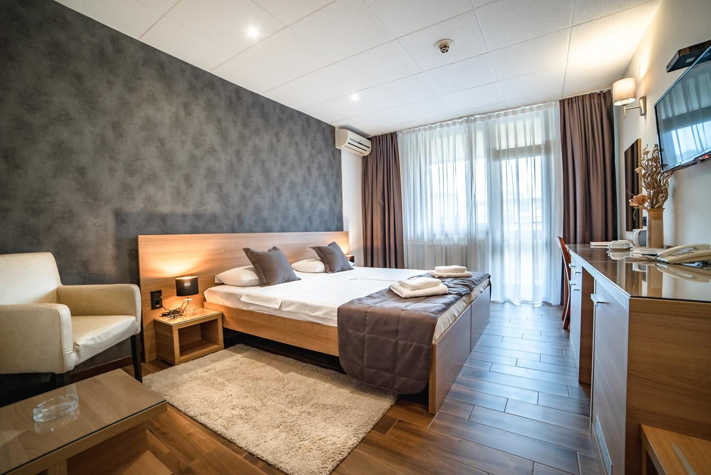 Double/Twin Room - Photo 1