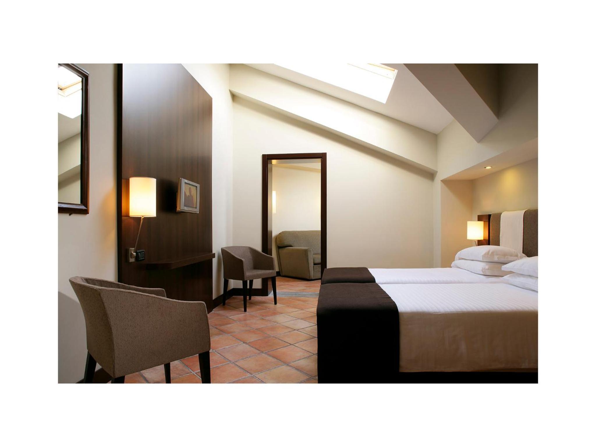 Small Double Room - Attic thumbnail 6