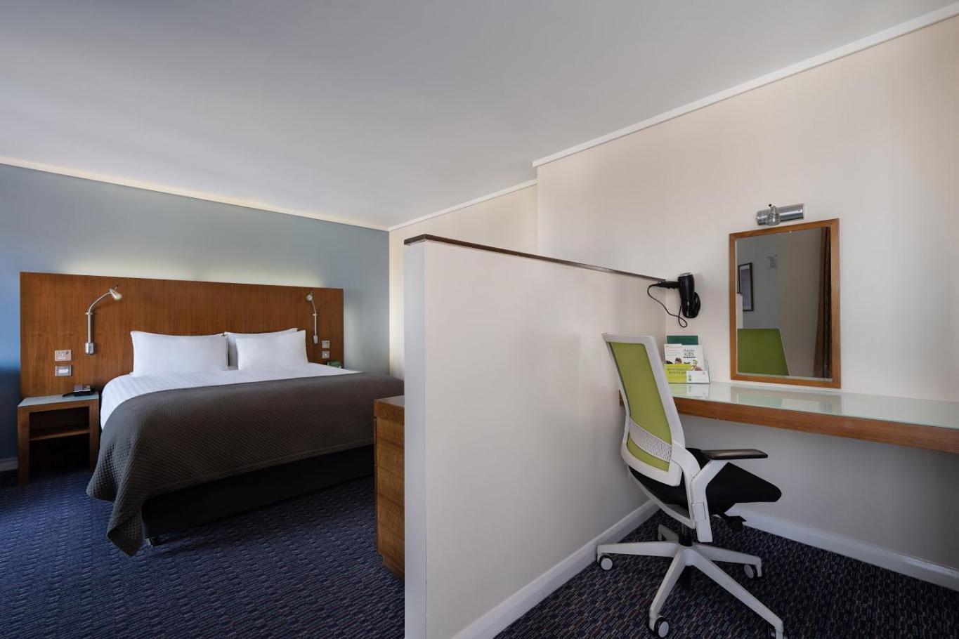 Premium King Room with View photo 2