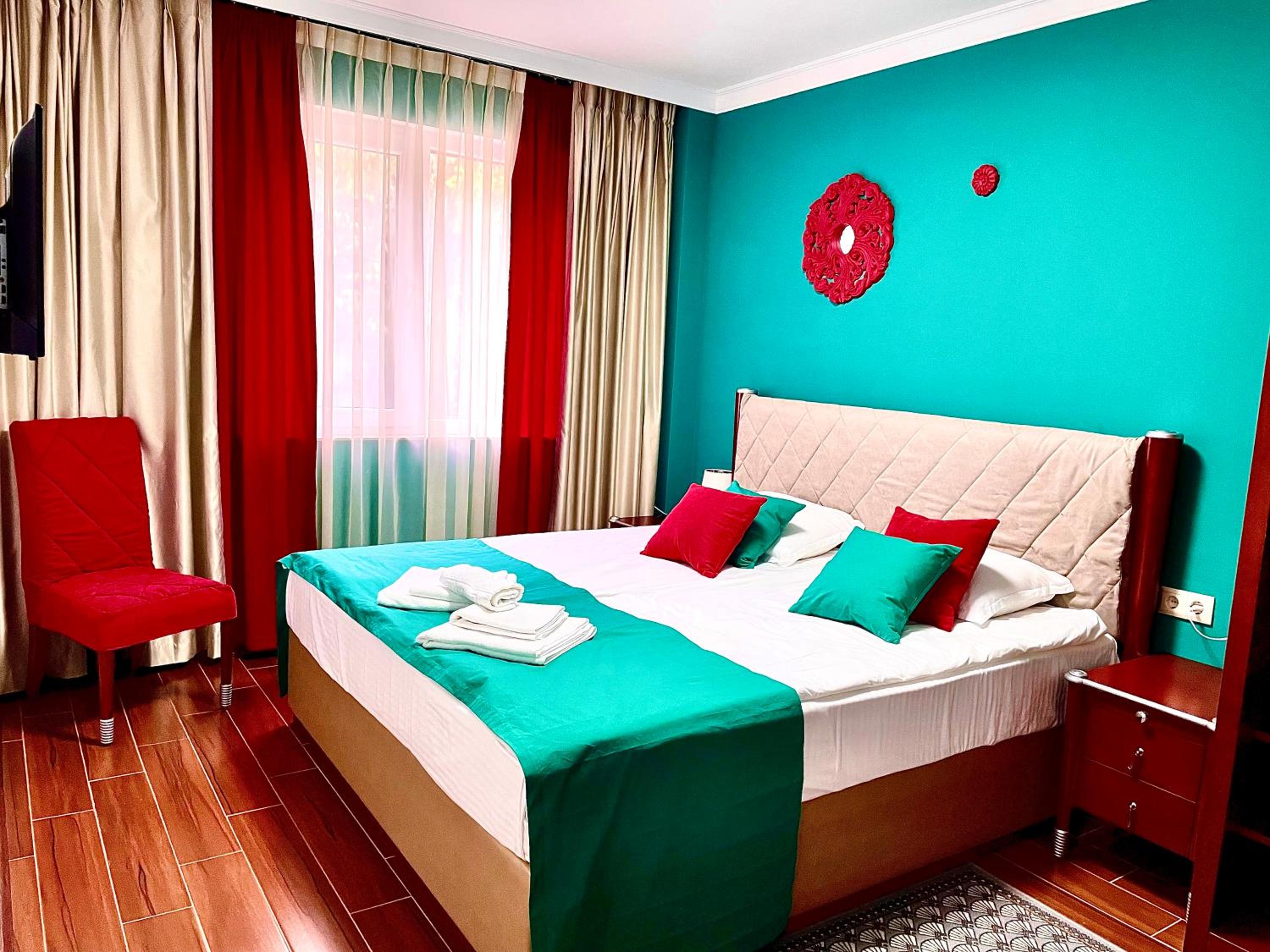 Deluxe Double Room - Photo 11