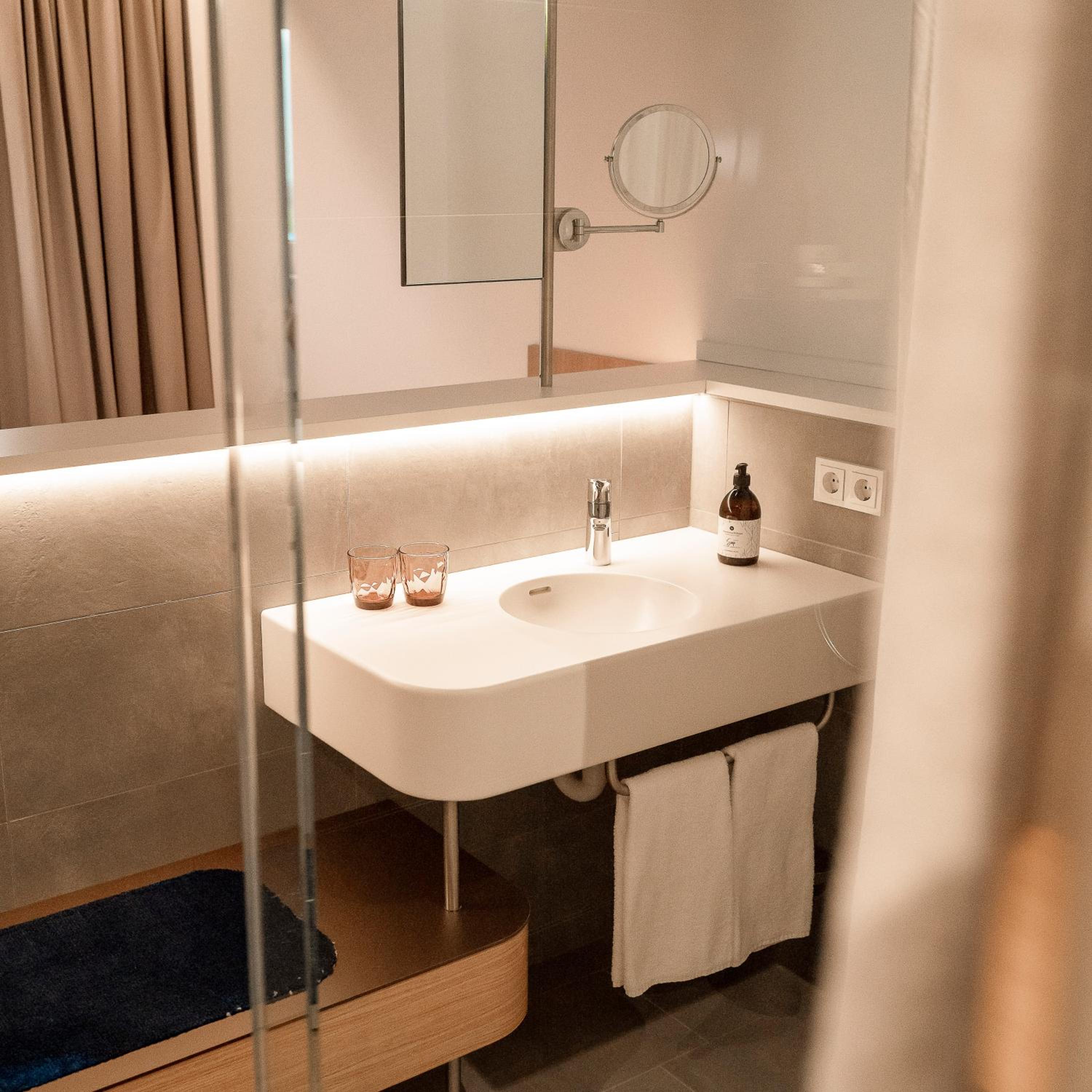 Standard Double Room - Photo 6