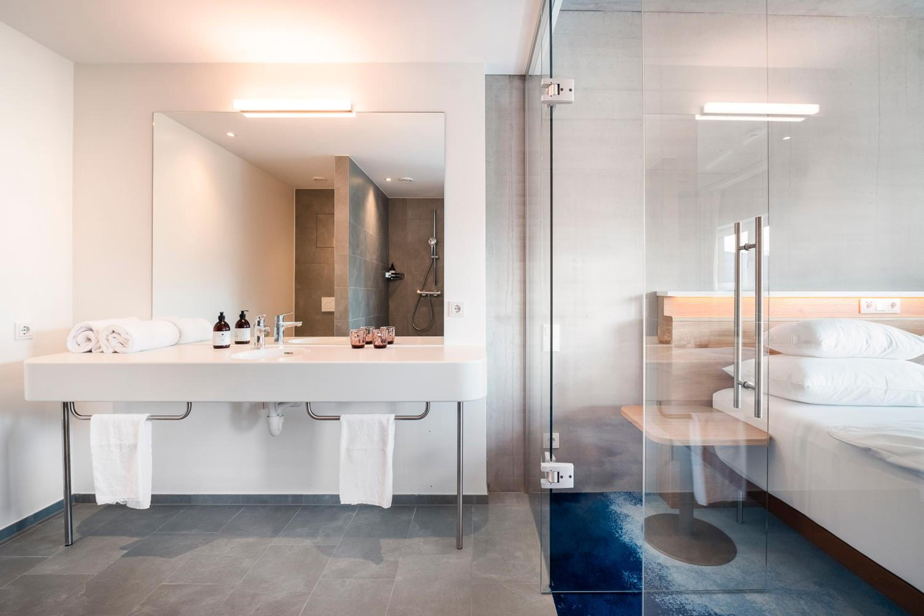 Business Suite - Photo 4