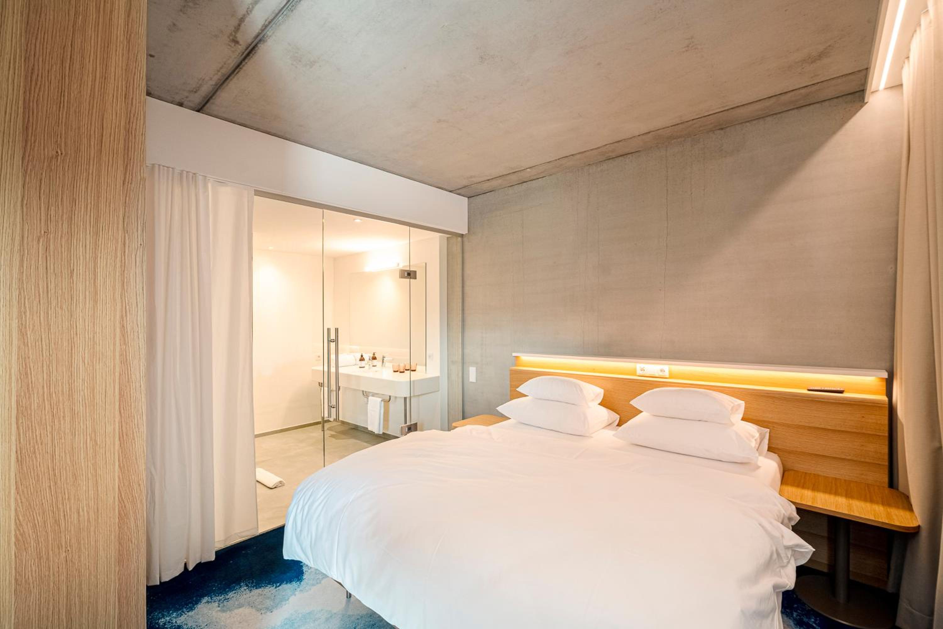 Business Suite - Photo 1