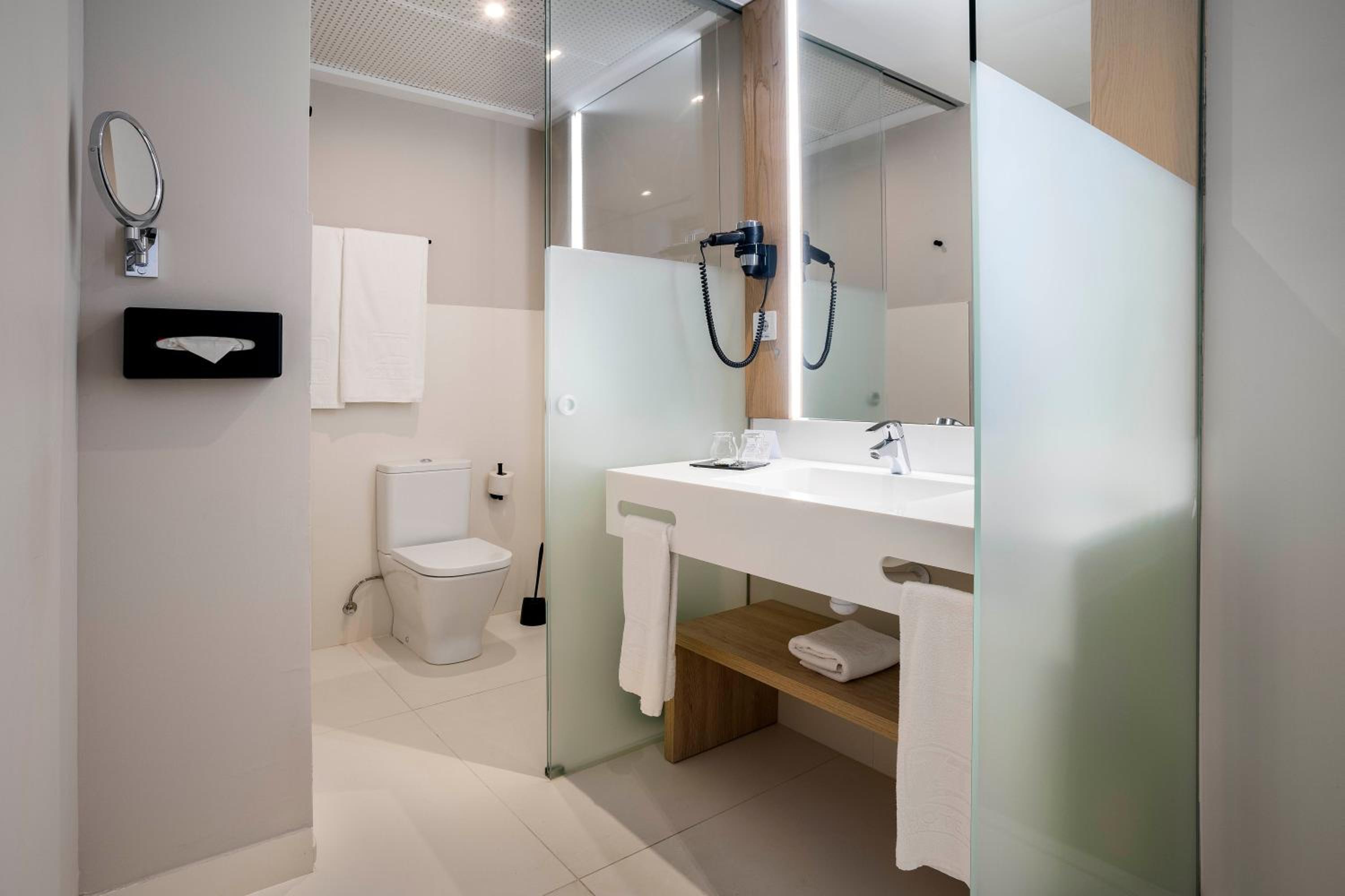 Triple Room (2 Adults + 1 Child) photo 3